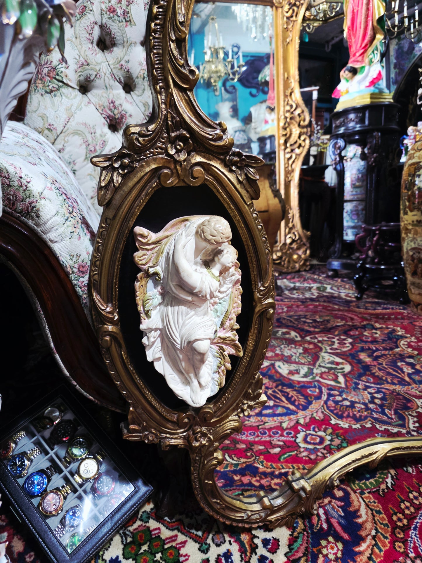 🩷Espejo Rococó con Relieve de Pareja Romántica – Tesoro Exclusivo en Rosarito Antiques 🩷