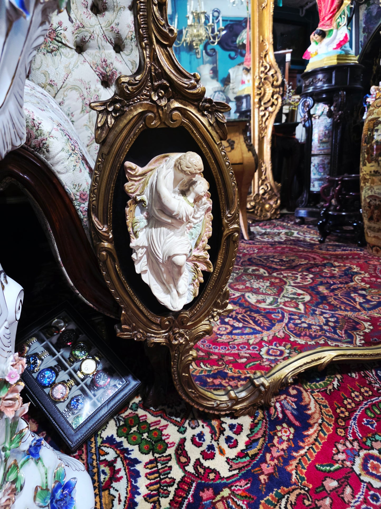 🩷Espejo Rococó con Relieve de Pareja Romántica – Tesoro Exclusivo en Rosarito Antiques 🩷