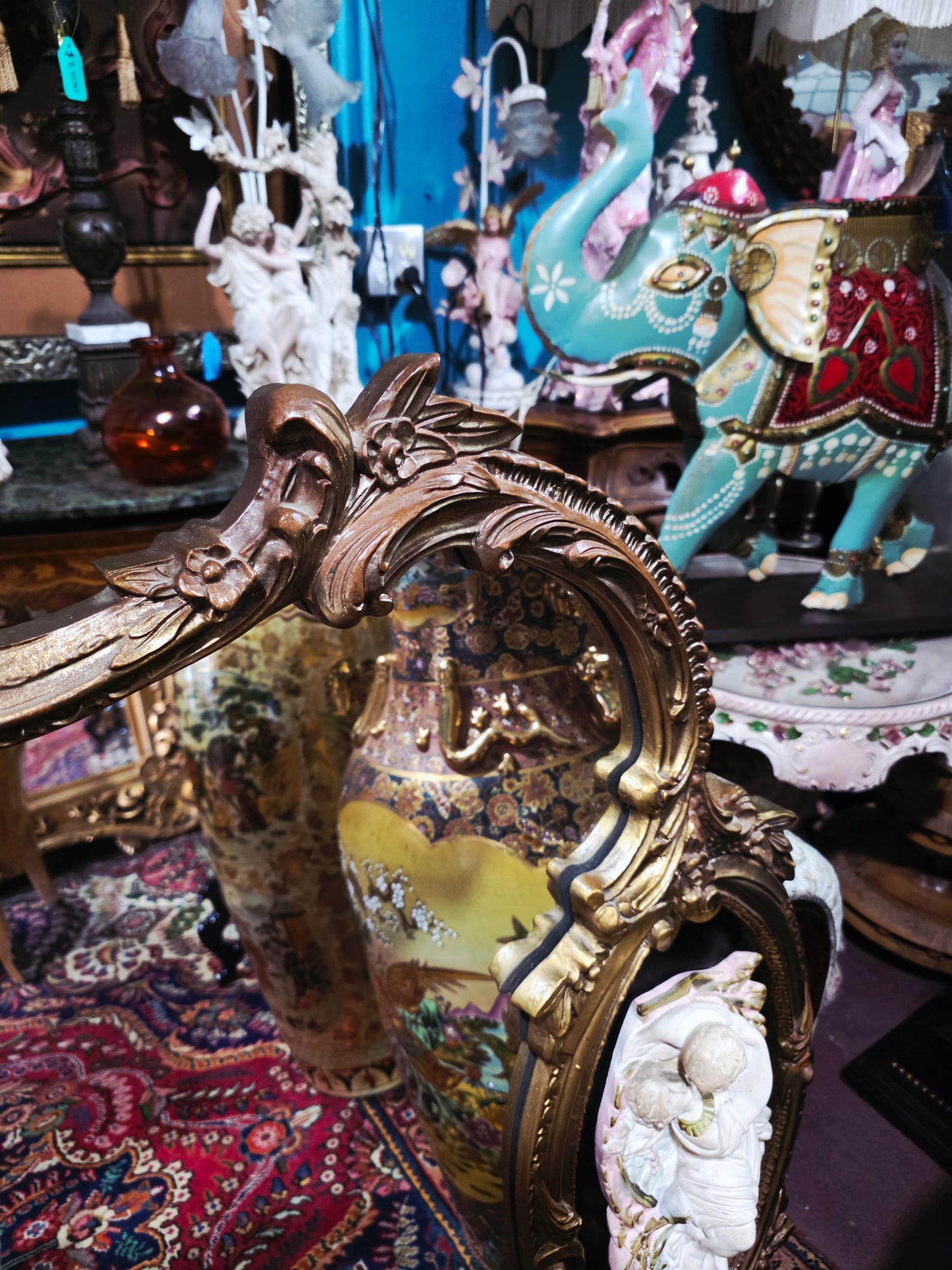 🩷Espejo Rococó con Relieve de Pareja Romántica – Tesoro Exclusivo en Rosarito Antiques 🩷