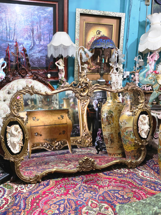 🩷Espejo Rococó con Relieve de Pareja Romántica – Tesoro Exclusivo en Rosarito Antiques 🩷