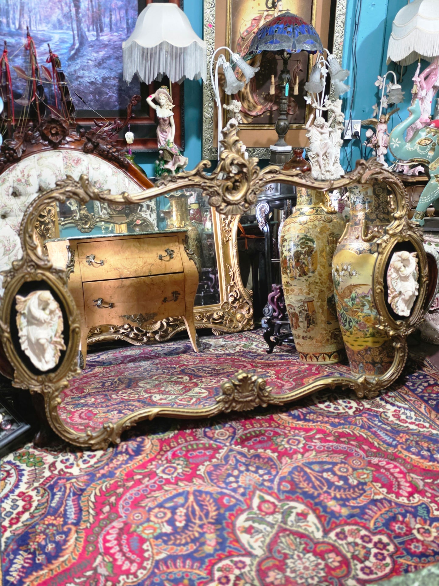 🩷Espejo Rococó con Relieve de Pareja Romántica – Tesoro Exclusivo en Rosarito Antiques 🩷