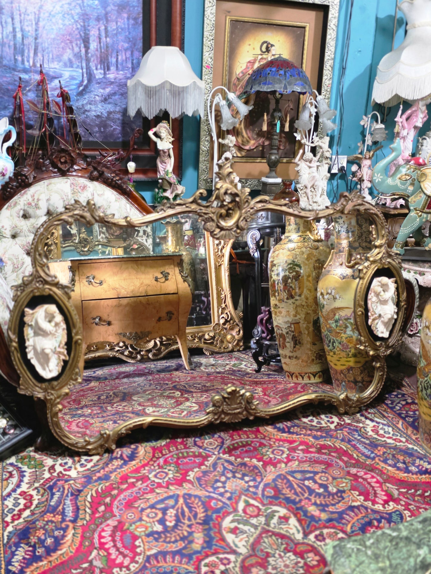 🩷Espejo Rococó con Relieve de Pareja Romántica – Tesoro Exclusivo en Rosarito Antiques 🩷