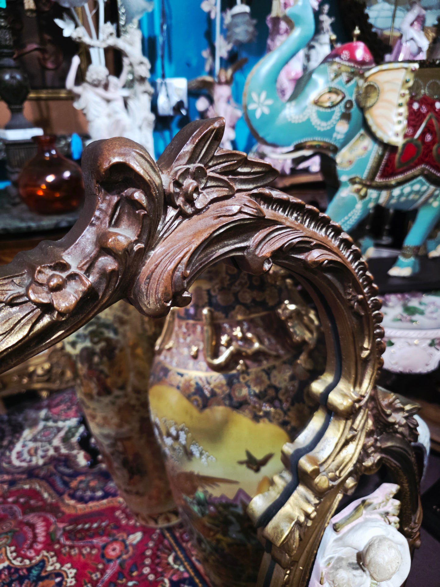 🩷Espejo Rococó con Relieve de Pareja Romántica – Tesoro Exclusivo en Rosarito Antiques 🩷