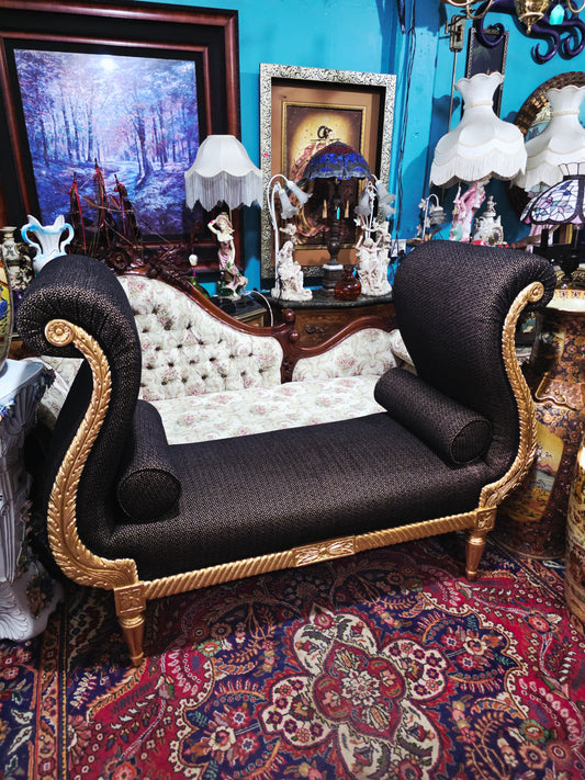 Imperial Chaise Longue Sofa in Carved Wood and Gold Leaf ✨ A 19th-century masterpiece of refinement and nobility