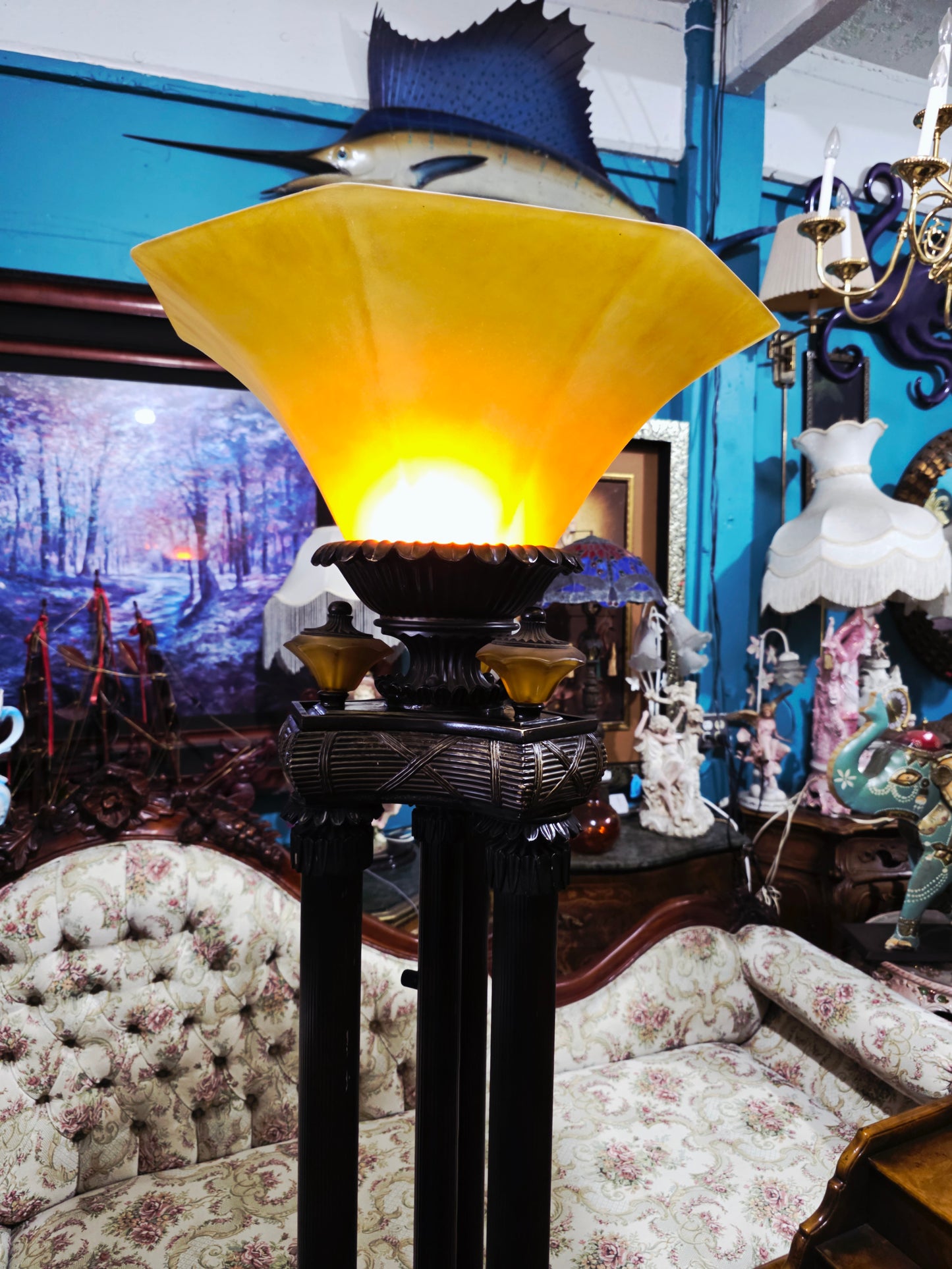 🌟 Par de Lámparas de Piso Estilo Antorcha - Elegancia Exclusiva en Rosarito Antiques 🌟