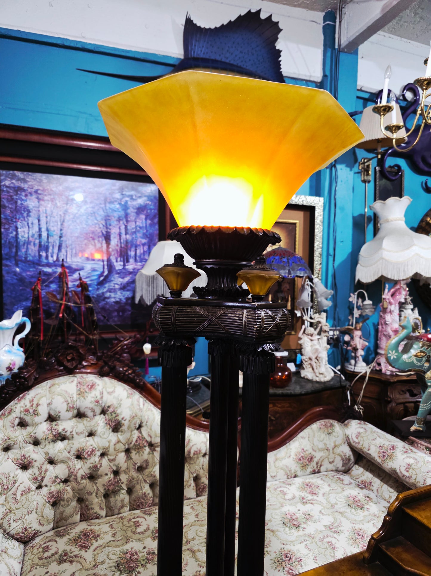 🌟 Par de Lámparas de Piso Estilo Antorcha - Elegancia Exclusiva en Rosarito Antiques 🌟