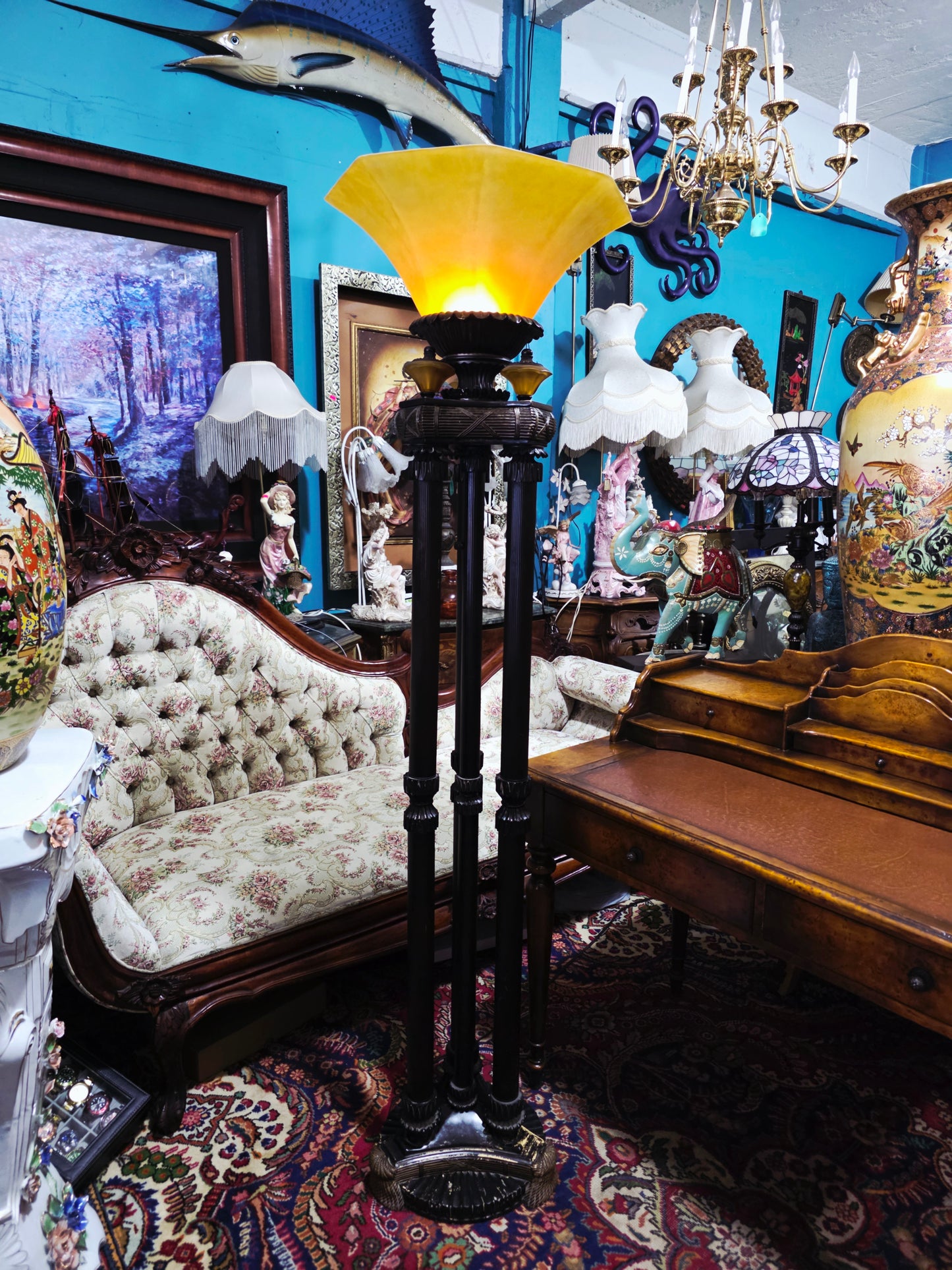 🌟 Par de Lámparas de Piso Estilo Antorcha - Elegancia Exclusiva en Rosarito Antiques 🌟