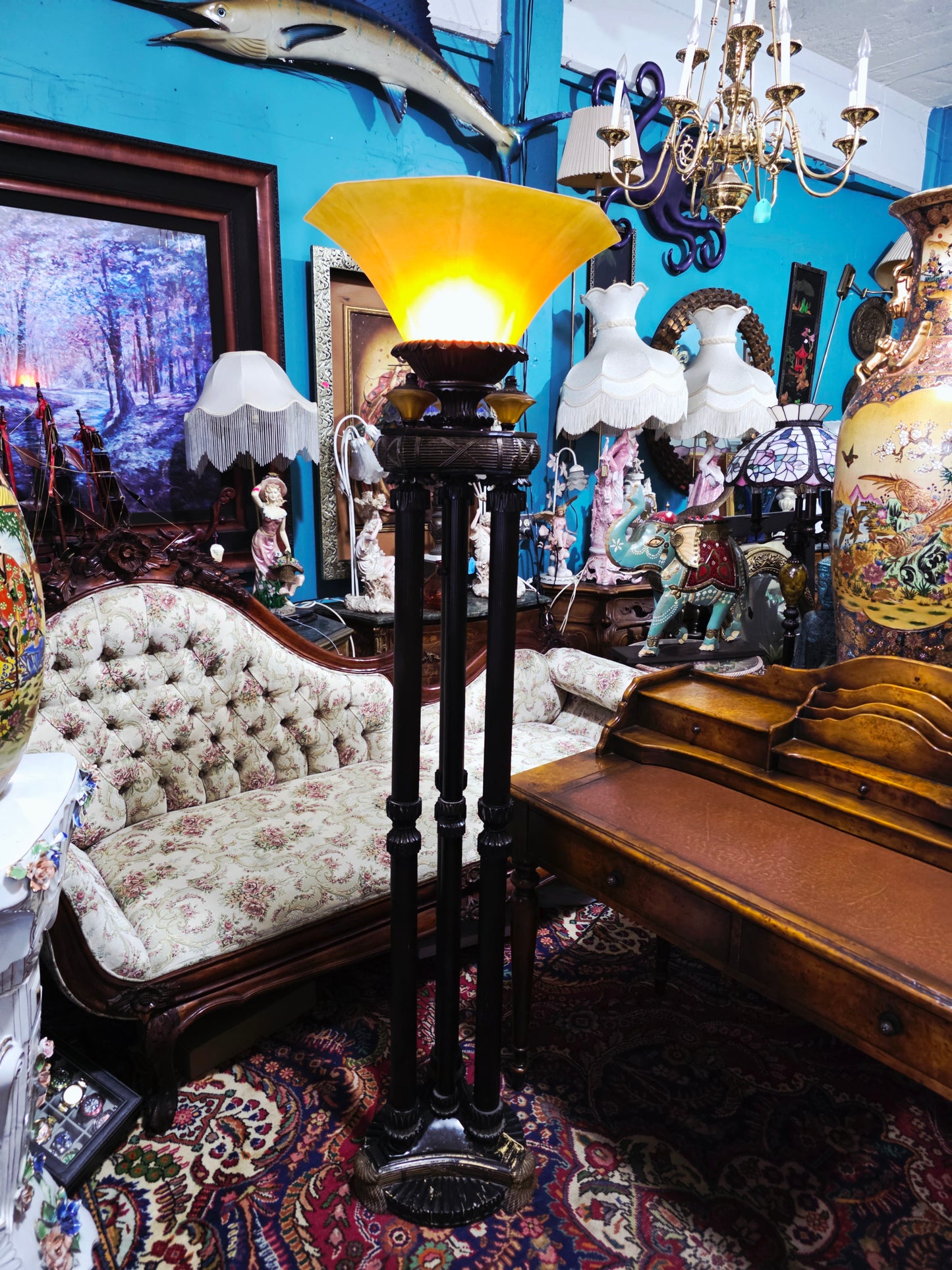 🌟 Par de Lámparas de Piso Estilo Antorcha - Elegancia Exclusiva en Rosarito Antiques 🌟