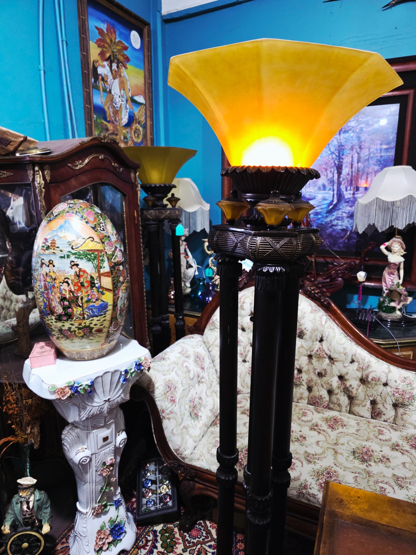 🌟 Par de Lámparas de Piso Estilo Antorcha - Elegancia Exclusiva en Rosarito Antiques 🌟