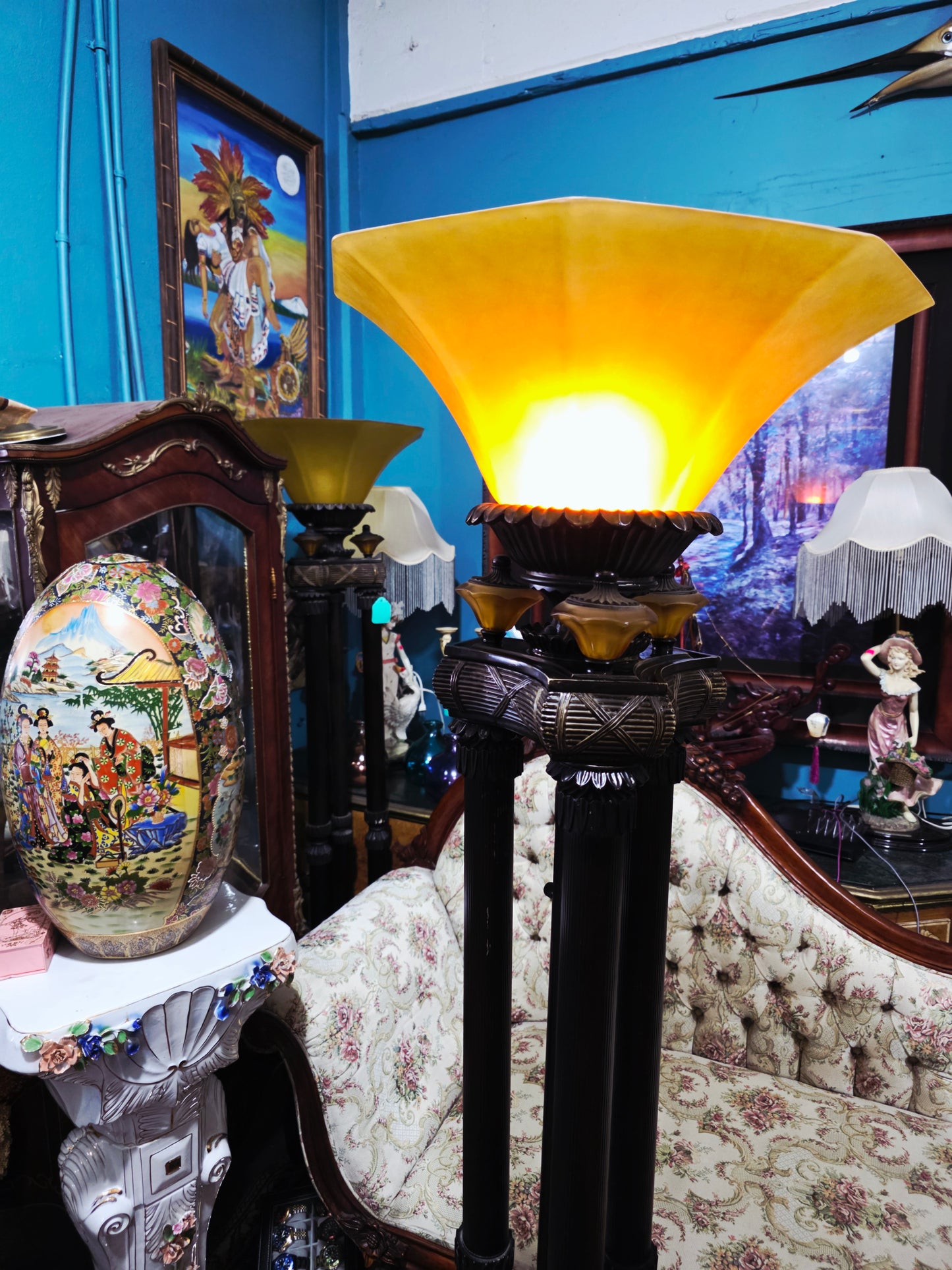 🌟 Par de Lámparas de Piso Estilo Antorcha - Elegancia Exclusiva en Rosarito Antiques 🌟