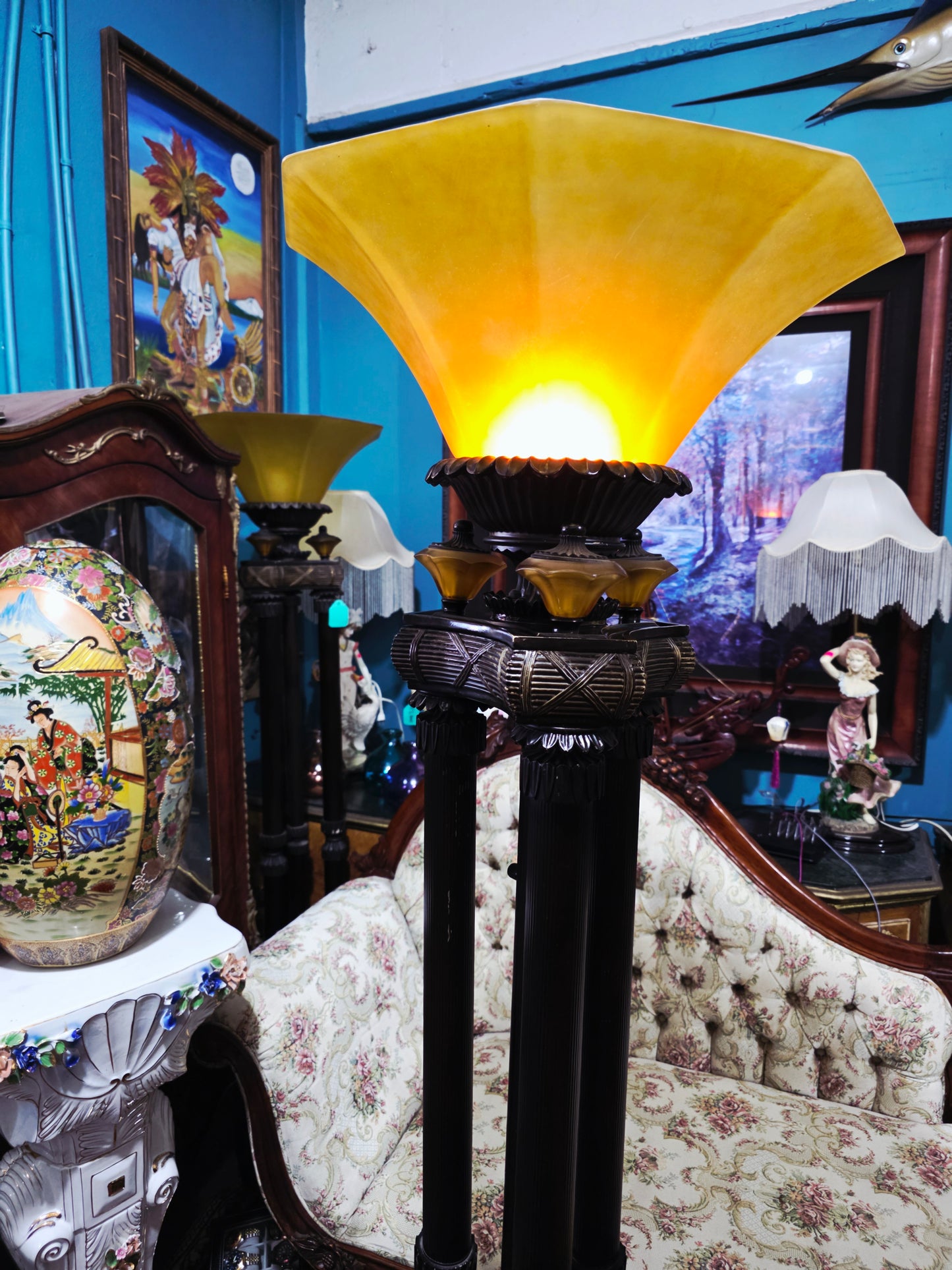 🌟 Par de Lámparas de Piso Estilo Antorcha - Elegancia Exclusiva en Rosarito Antiques 🌟