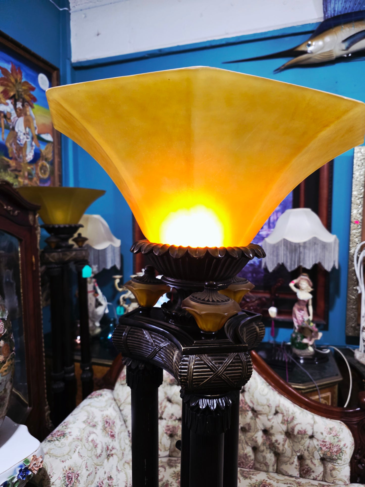 🌟 Par de Lámparas de Piso Estilo Antorcha - Elegancia Exclusiva en Rosarito Antiques 🌟