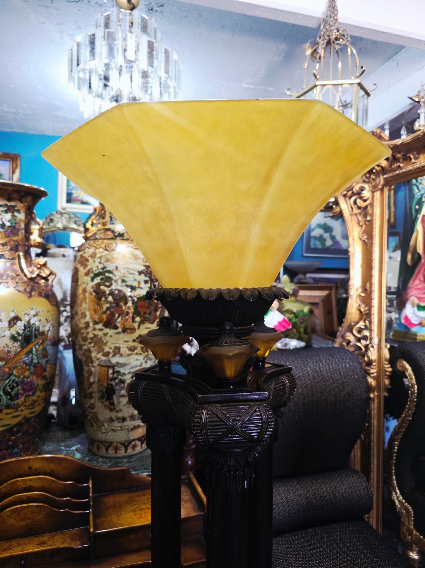 🌟 Par de Lámparas de Piso Estilo Antorcha - Elegancia Exclusiva en Rosarito Antiques 🌟