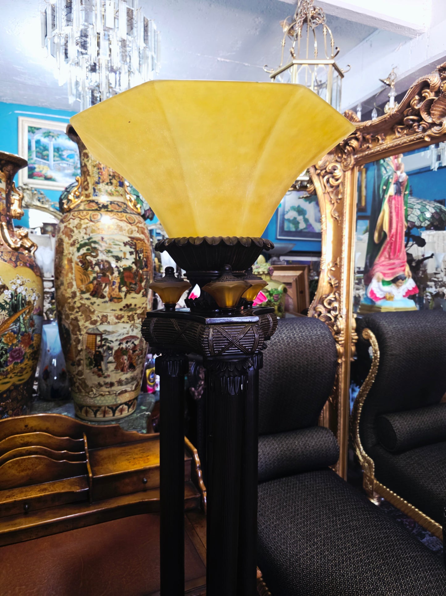 🌟 Par de Lámparas de Piso Estilo Antorcha - Elegancia Exclusiva en Rosarito Antiques 🌟