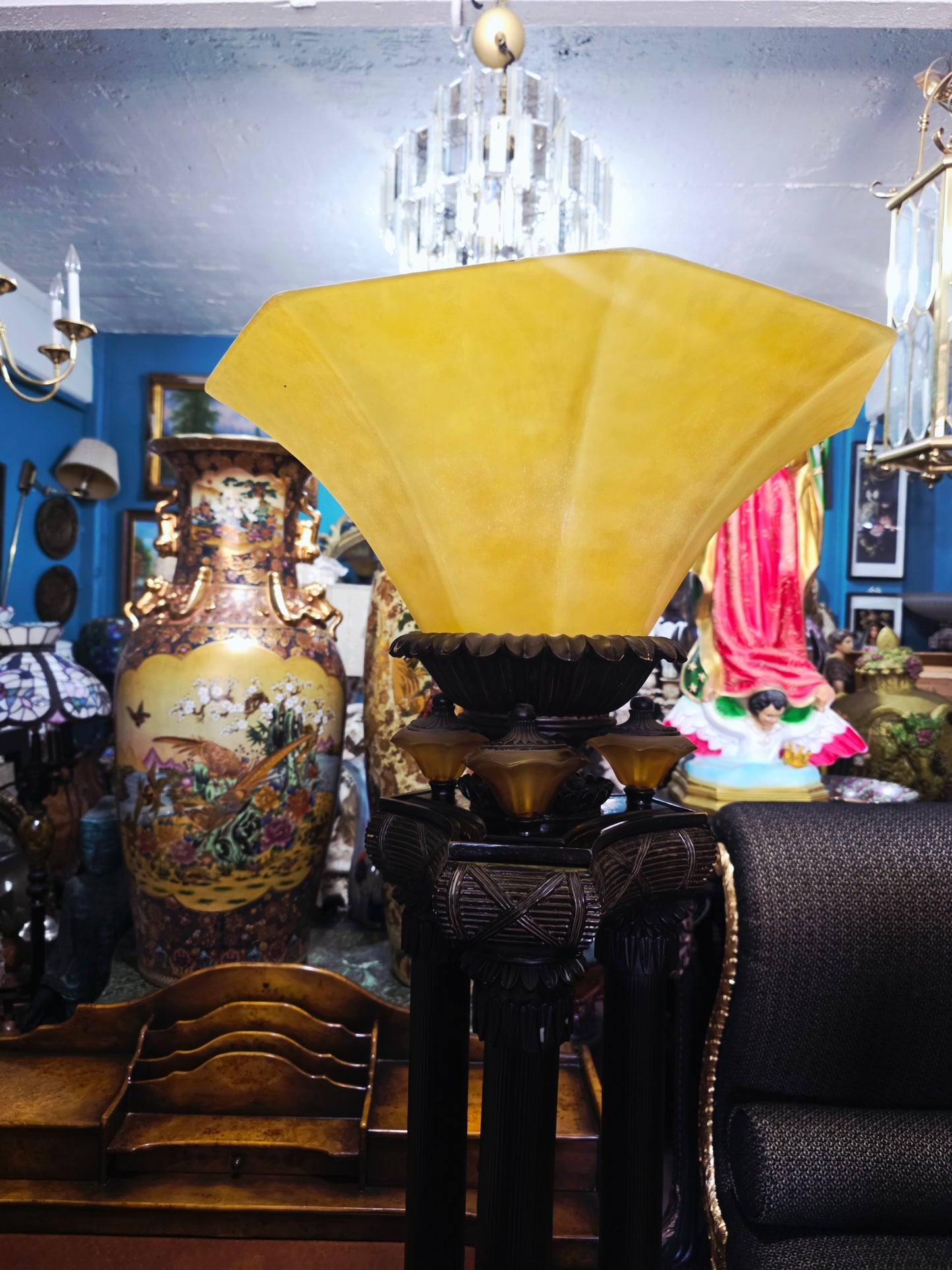 🌟 Par de Lámparas de Piso Estilo Antorcha - Elegancia Exclusiva en Rosarito Antiques 🌟