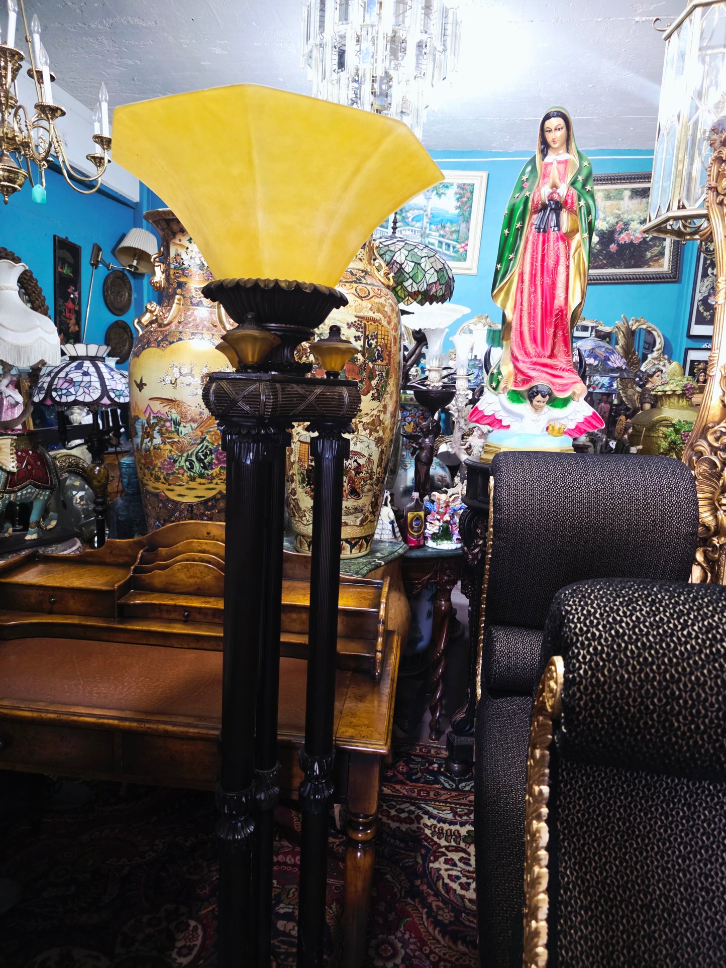 🌟 Par de Lámparas de Piso Estilo Antorcha - Elegancia Exclusiva en Rosarito Antiques 🌟