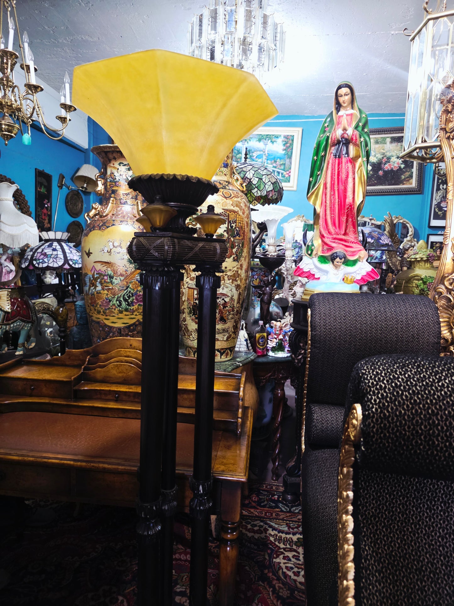 🌟 Par de Lámparas de Piso Estilo Antorcha - Elegancia Exclusiva en Rosarito Antiques 🌟