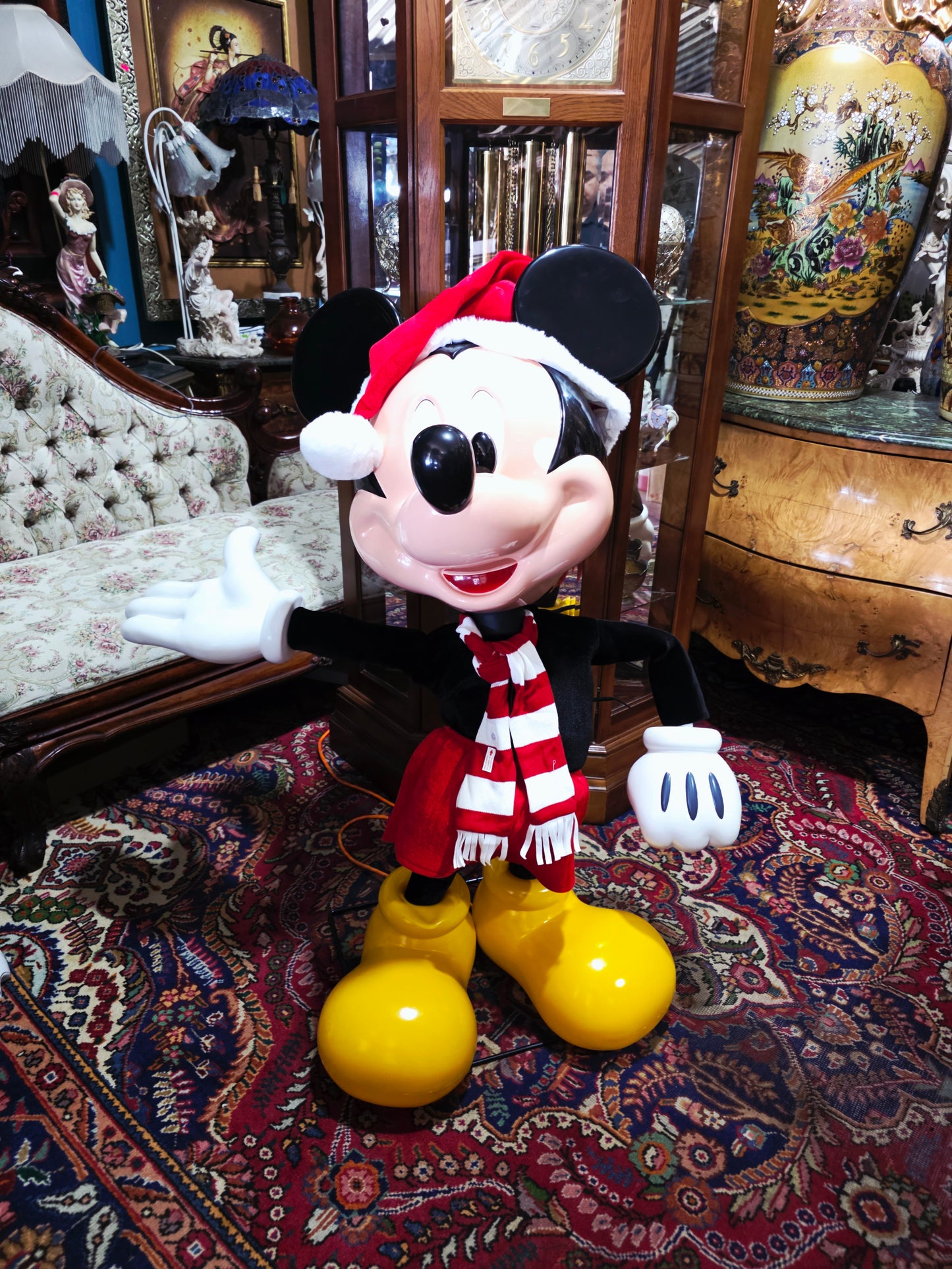 🎅 Animated Mickey Mouse – Large-Scale Festive Figure with Movement and Sound 🎁✨