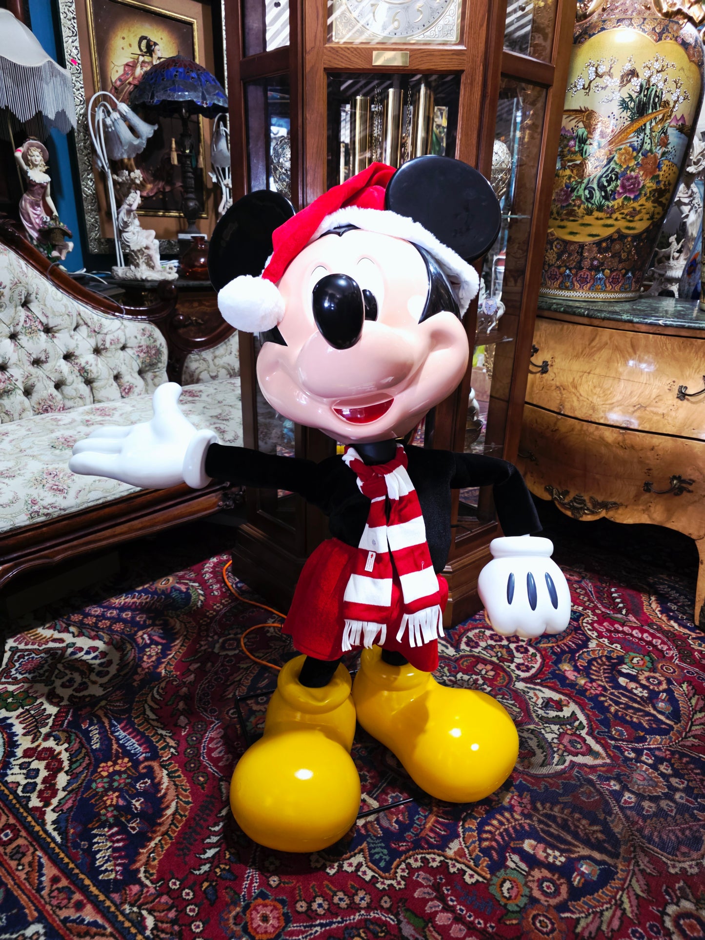 🎅 Animated Mickey Mouse – Large-Scale Festive Figure with Movement and Sound 🎁✨