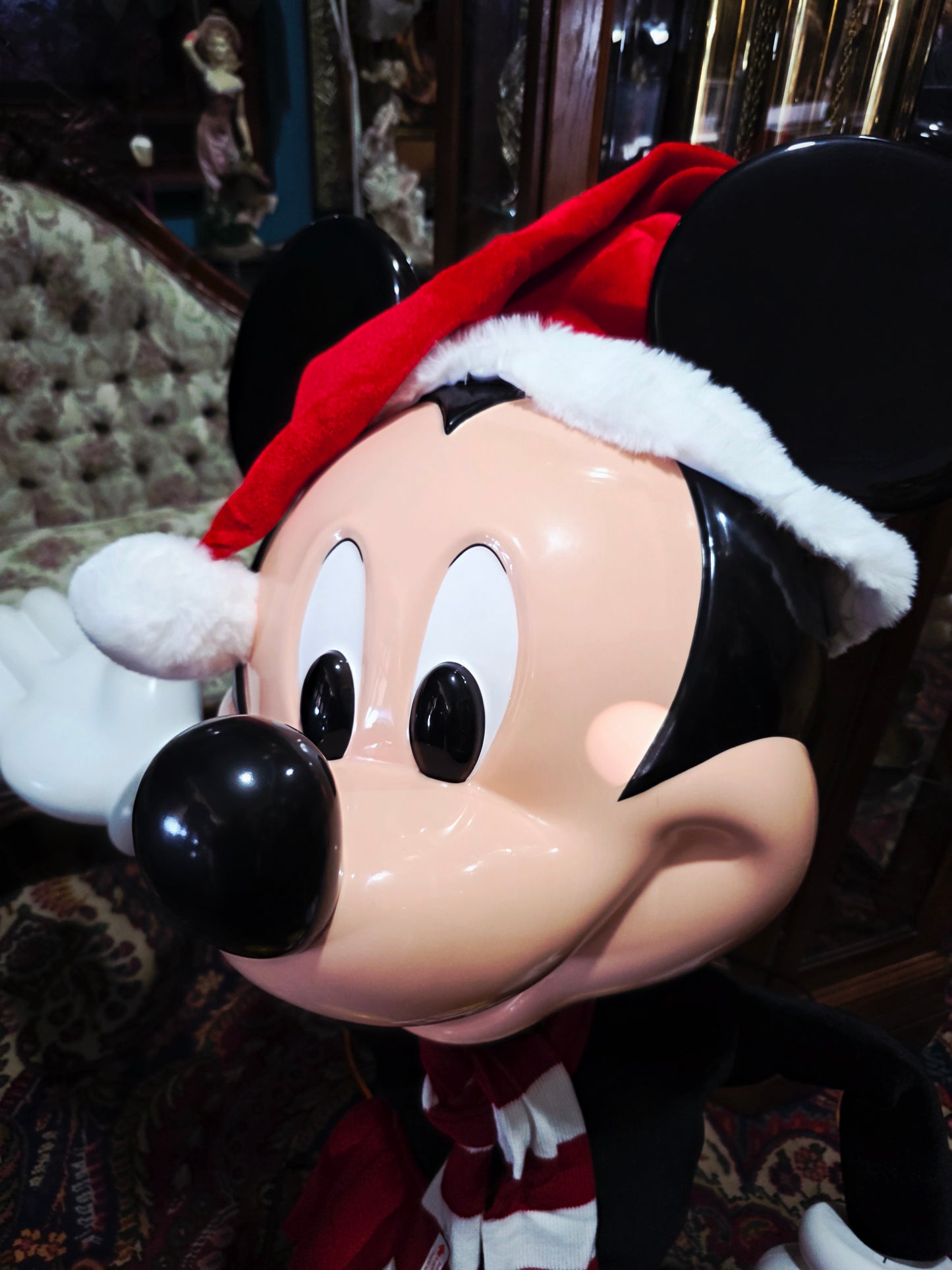 🎅 Animated Mickey Mouse – Large-Scale Festive Figure with Movement and Sound 🎁✨