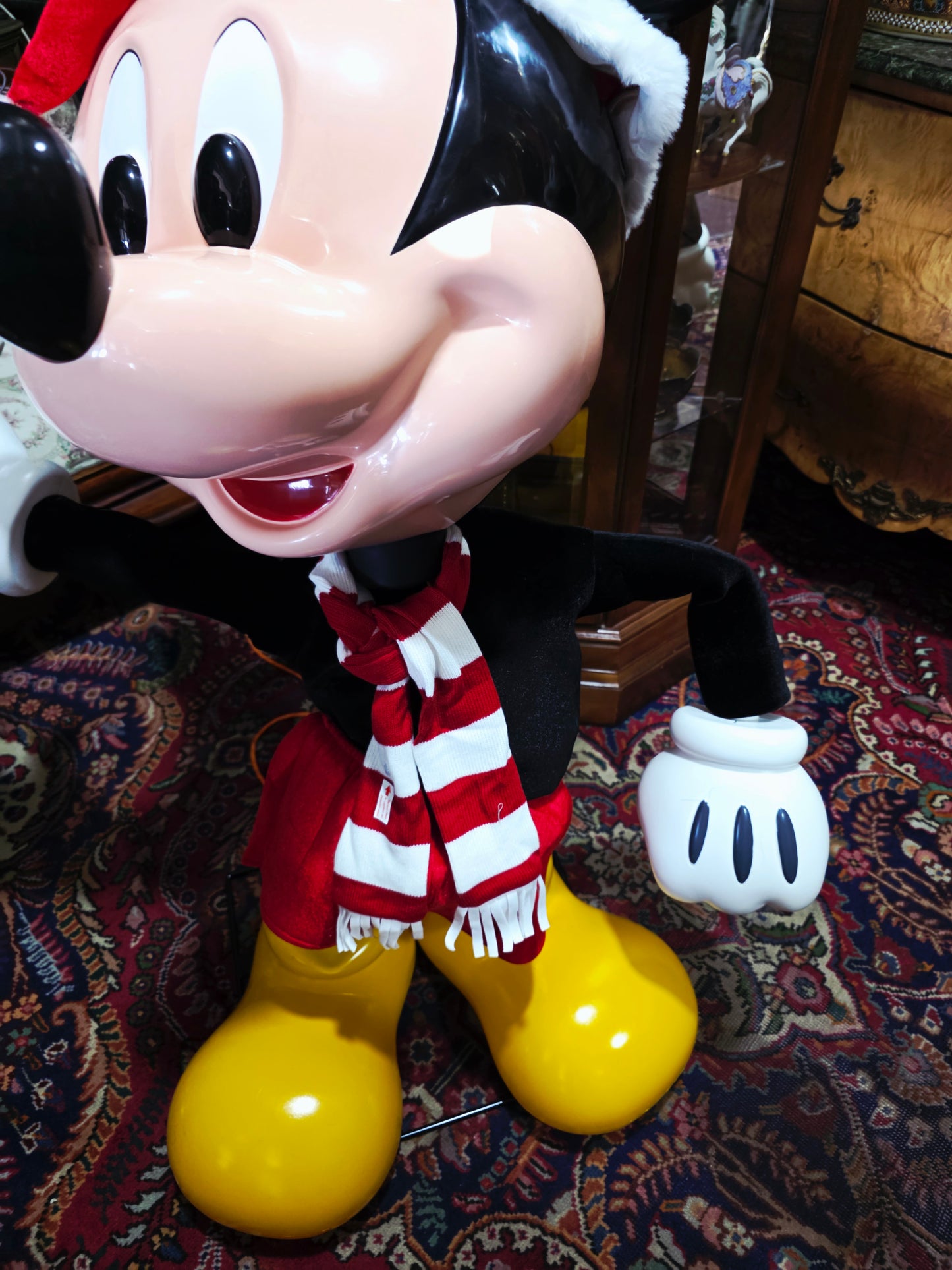 🎅 Animated Mickey Mouse – Large-Scale Festive Figure with Movement and Sound 🎁✨