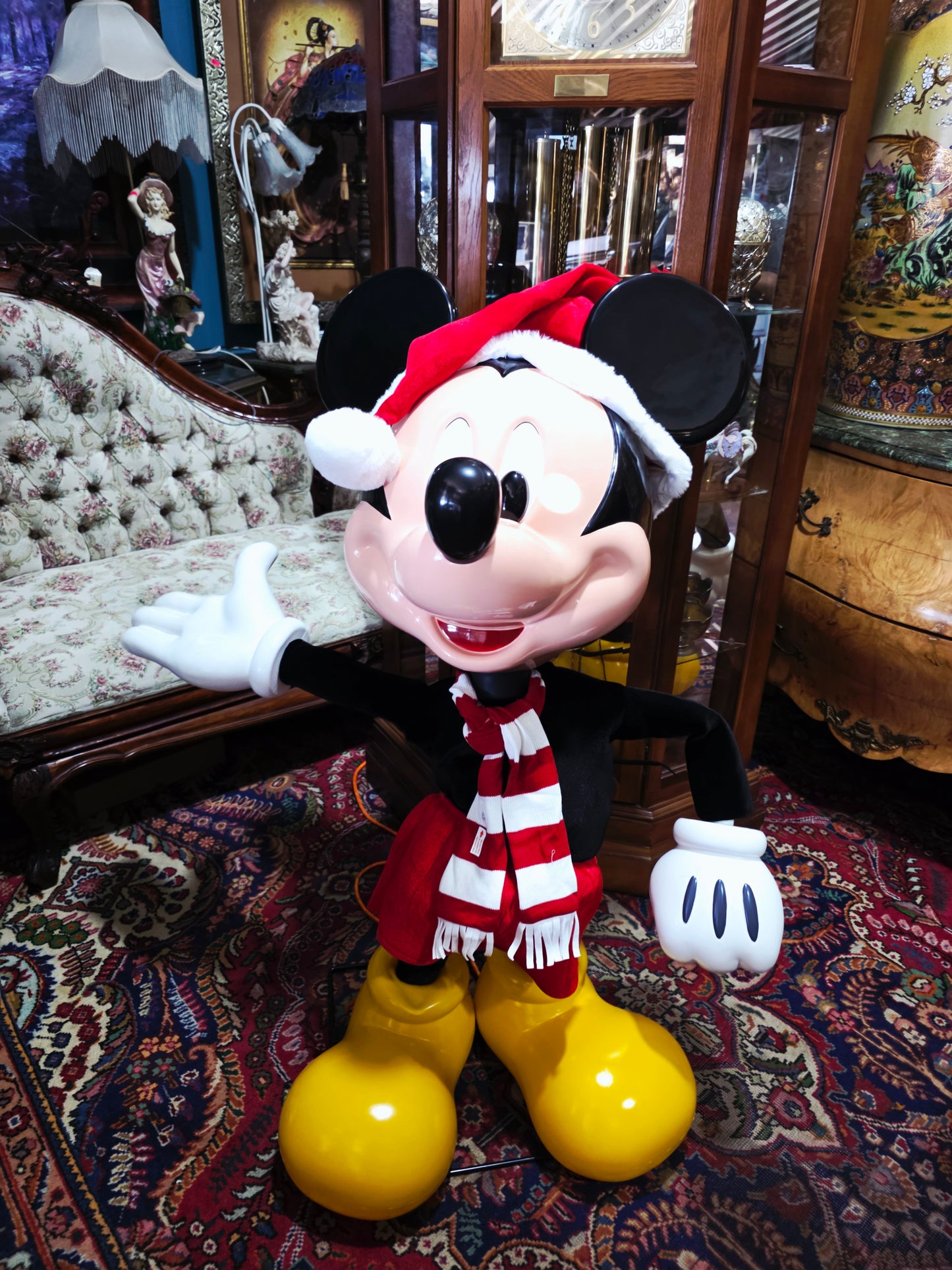 🎅 Animated Mickey Mouse – Large-Scale Festive Figure with Movement and Sound 🎁✨