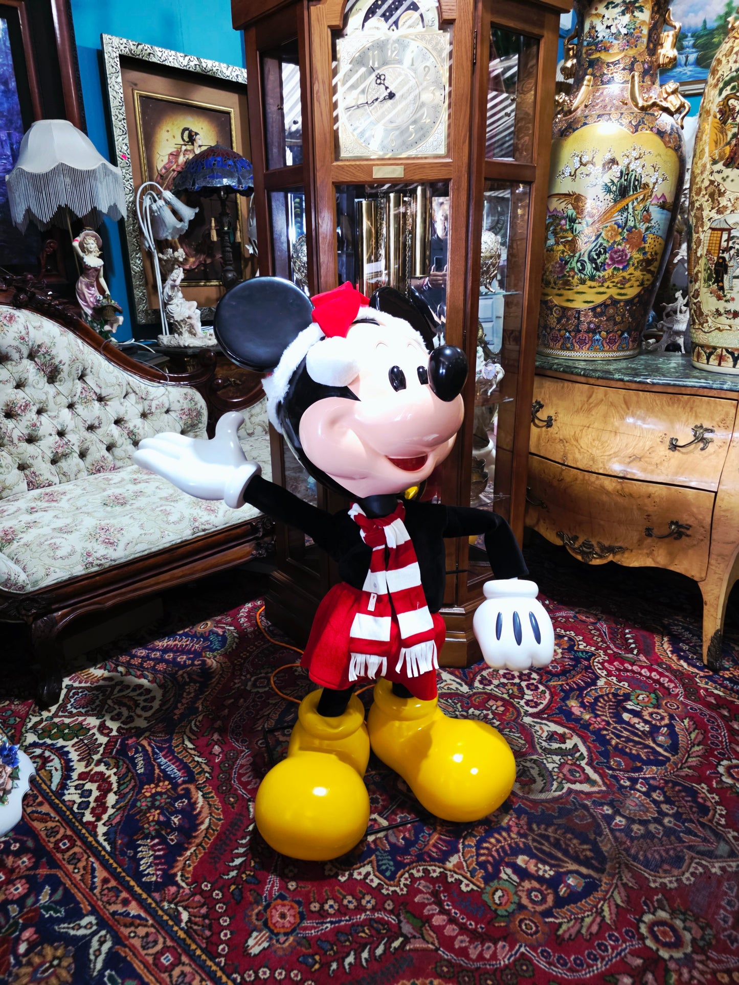 🎅 Animated Mickey Mouse – Large-Scale Festive Figure with Movement and Sound 🎁✨
