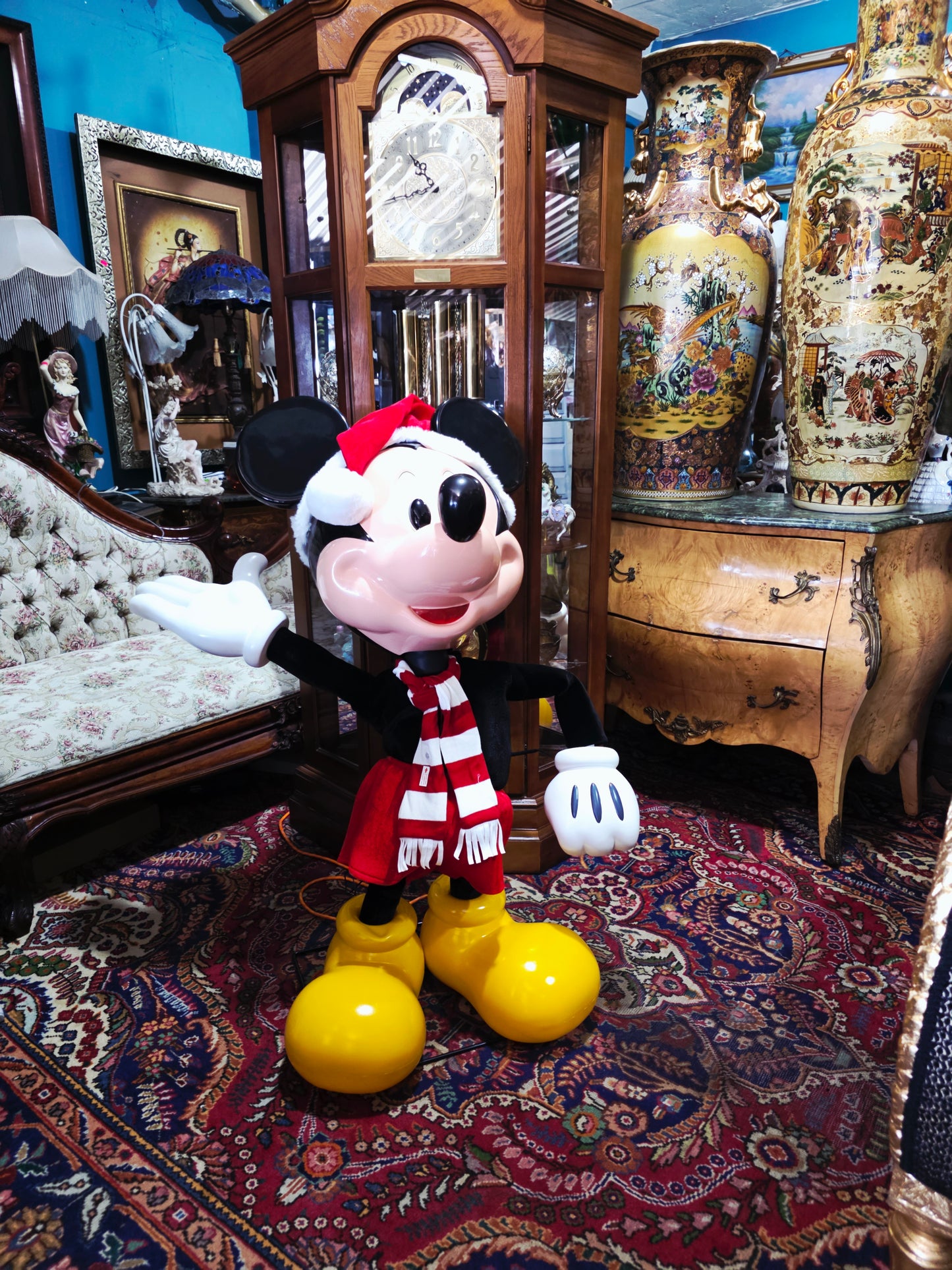 🎅 Animated Mickey Mouse – Large-Scale Festive Figure with Movement and Sound 🎁✨