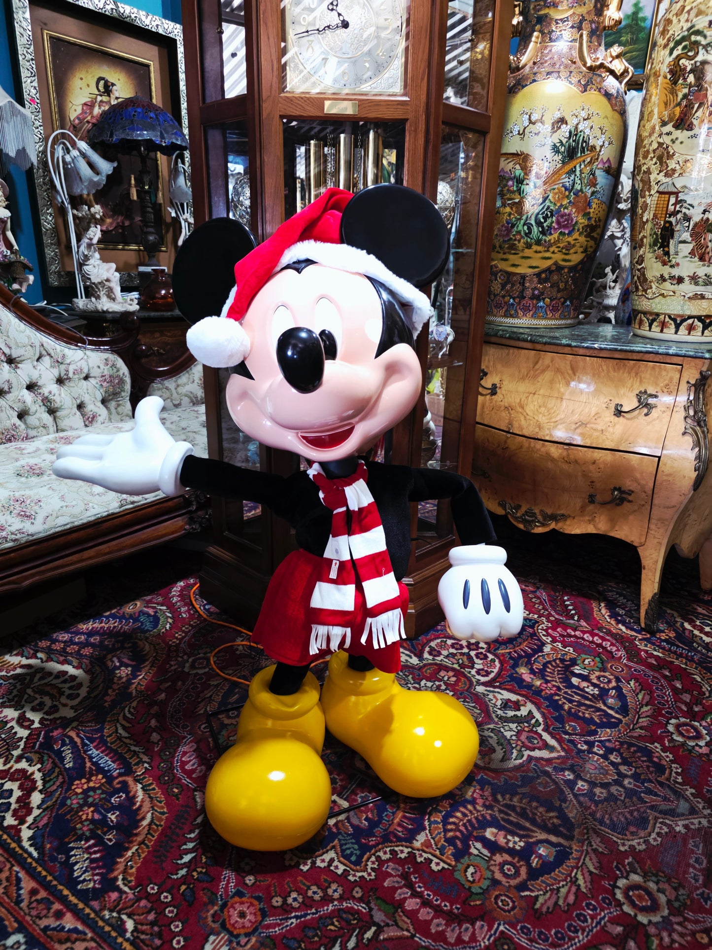 🎅 Animated Mickey Mouse – Large-Scale Festive Figure with Movement and Sound 🎁✨