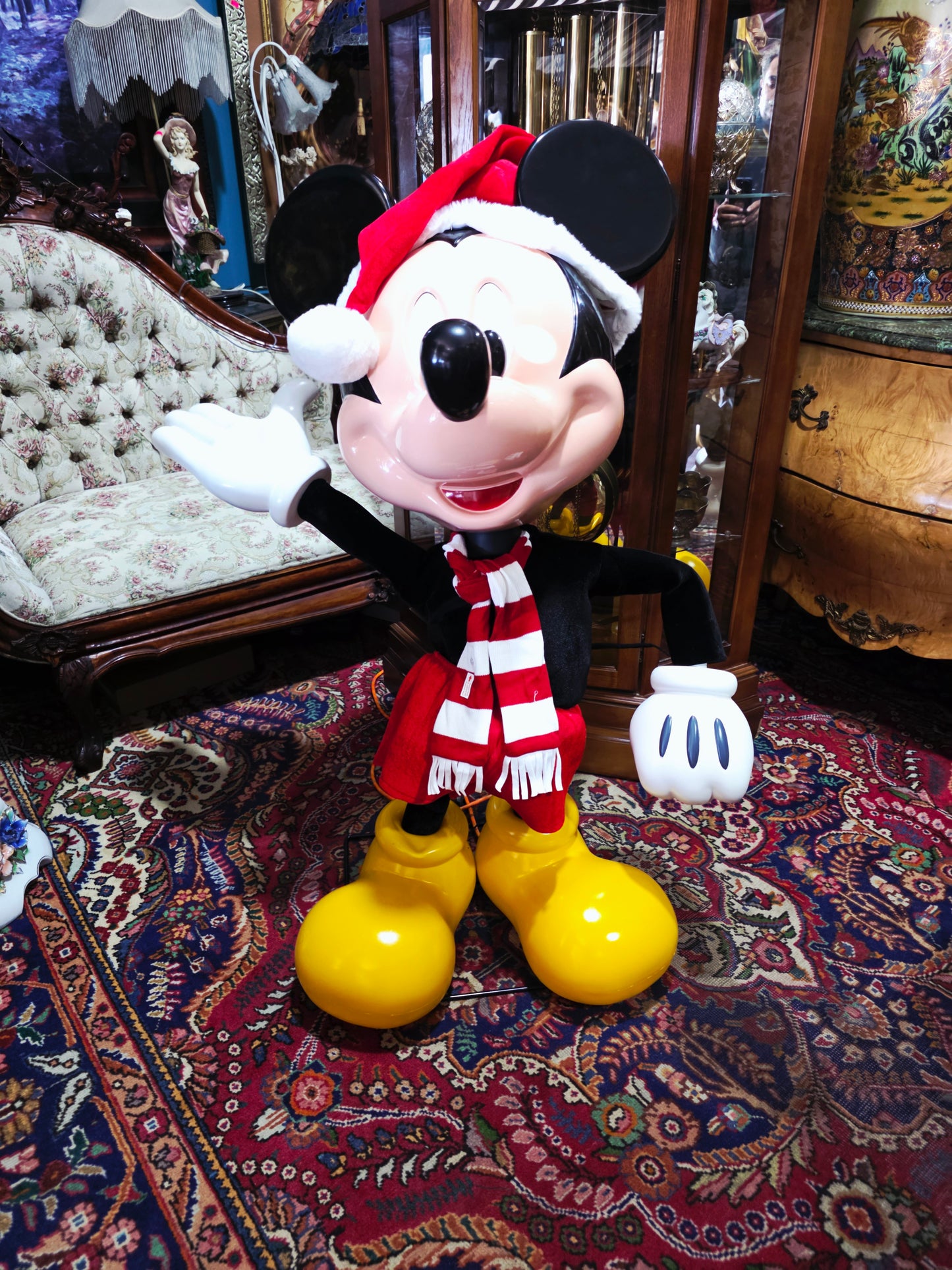 🎅 Animated Mickey Mouse – Large-Scale Festive Figure with Movement and Sound 🎁✨