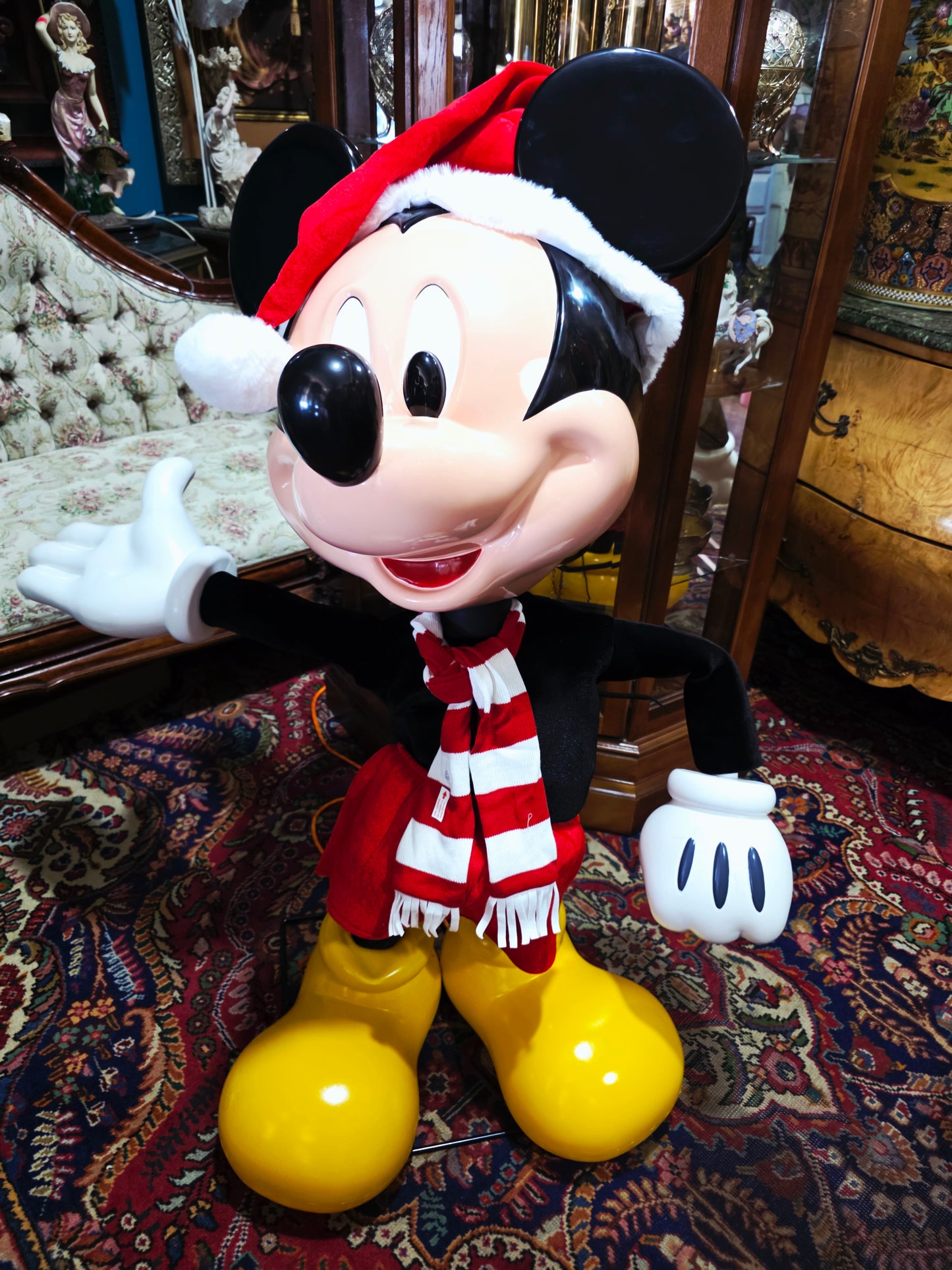 🎅 Animated Mickey Mouse – Large-Scale Festive Figure with Movement and Sound 🎁✨