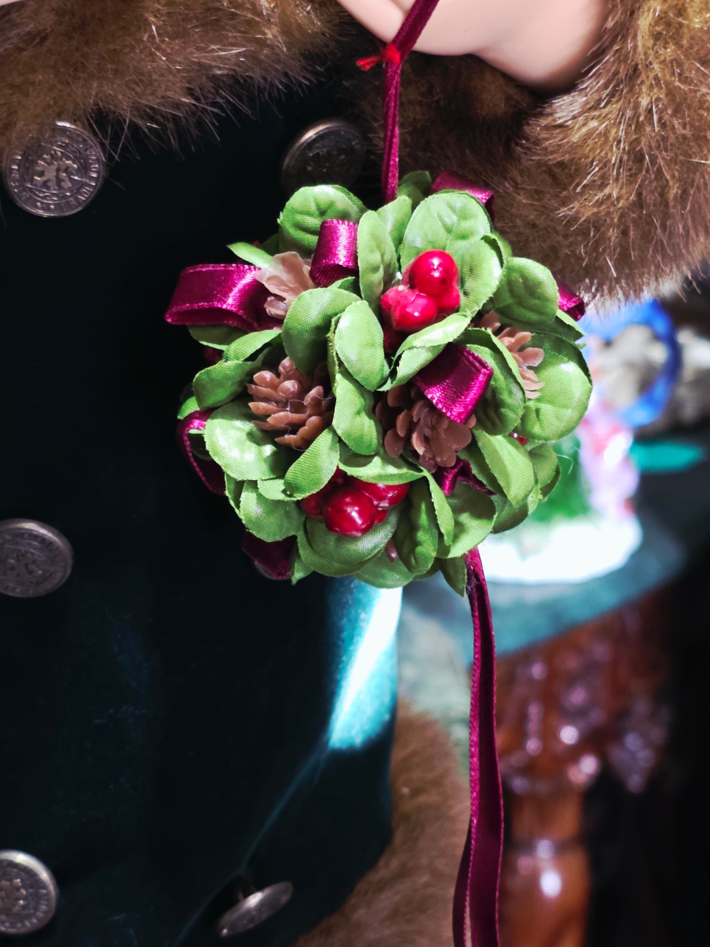 🎄 Victorian Boy Telco Motionette with Light – Animated Christmas Elegance 🎁