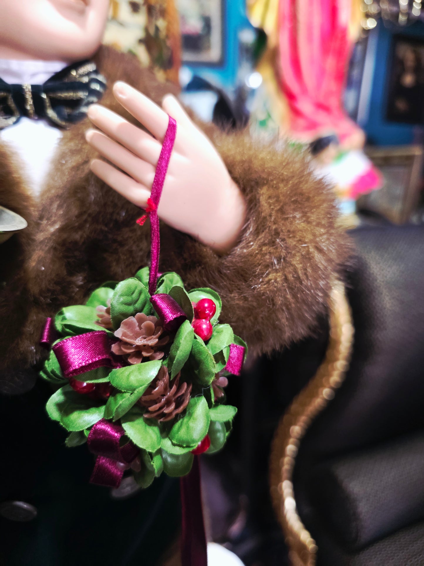 🎄 Victorian Boy Telco Motionette with Light – Animated Christmas Elegance 🎁