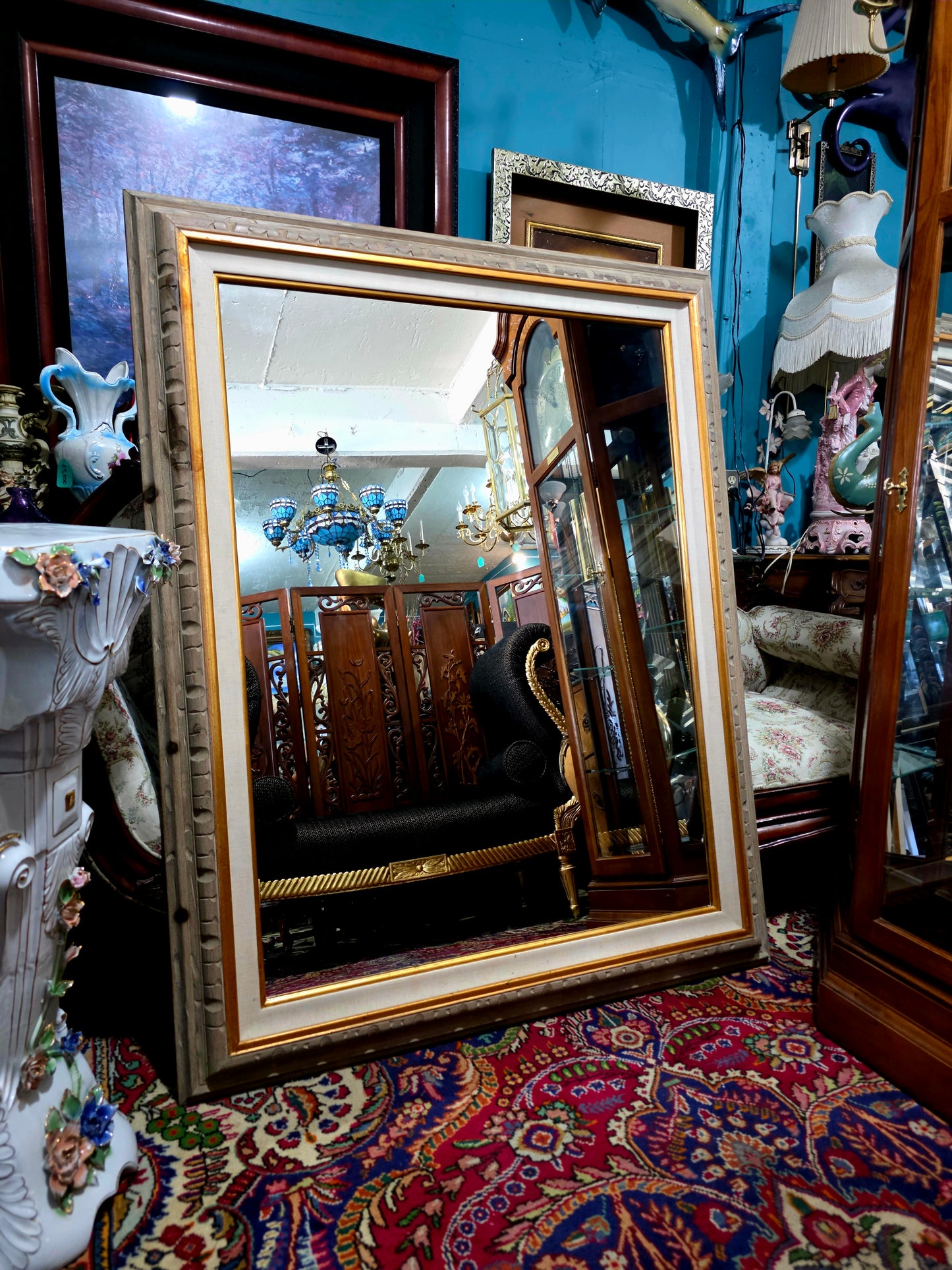 🪞 Mirror with Wooden Frame – Timeless Reflection with Gold Leaf ✨