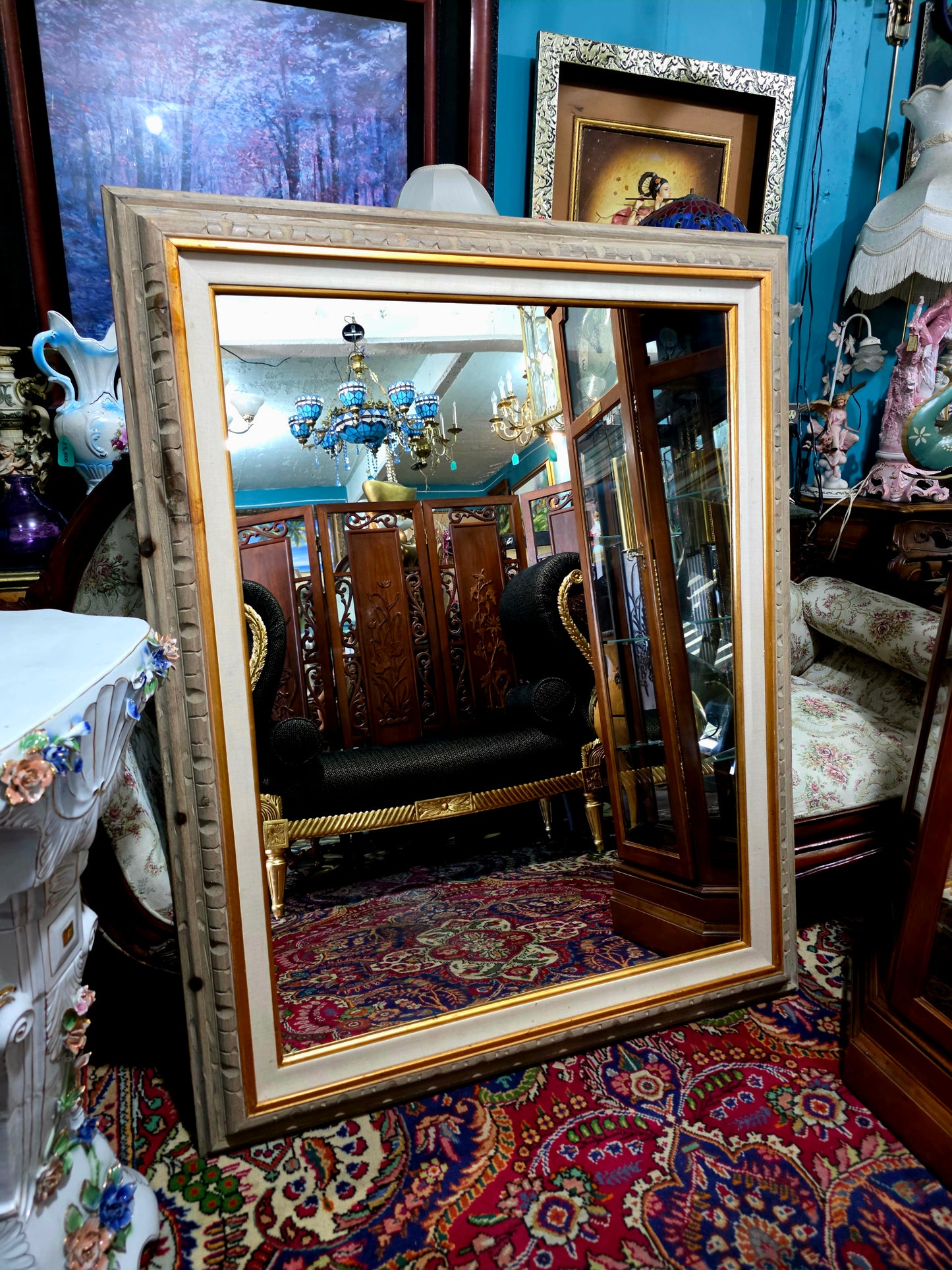 🪞 Mirror with Wooden Frame – Timeless Reflection of Noble Texture ✨