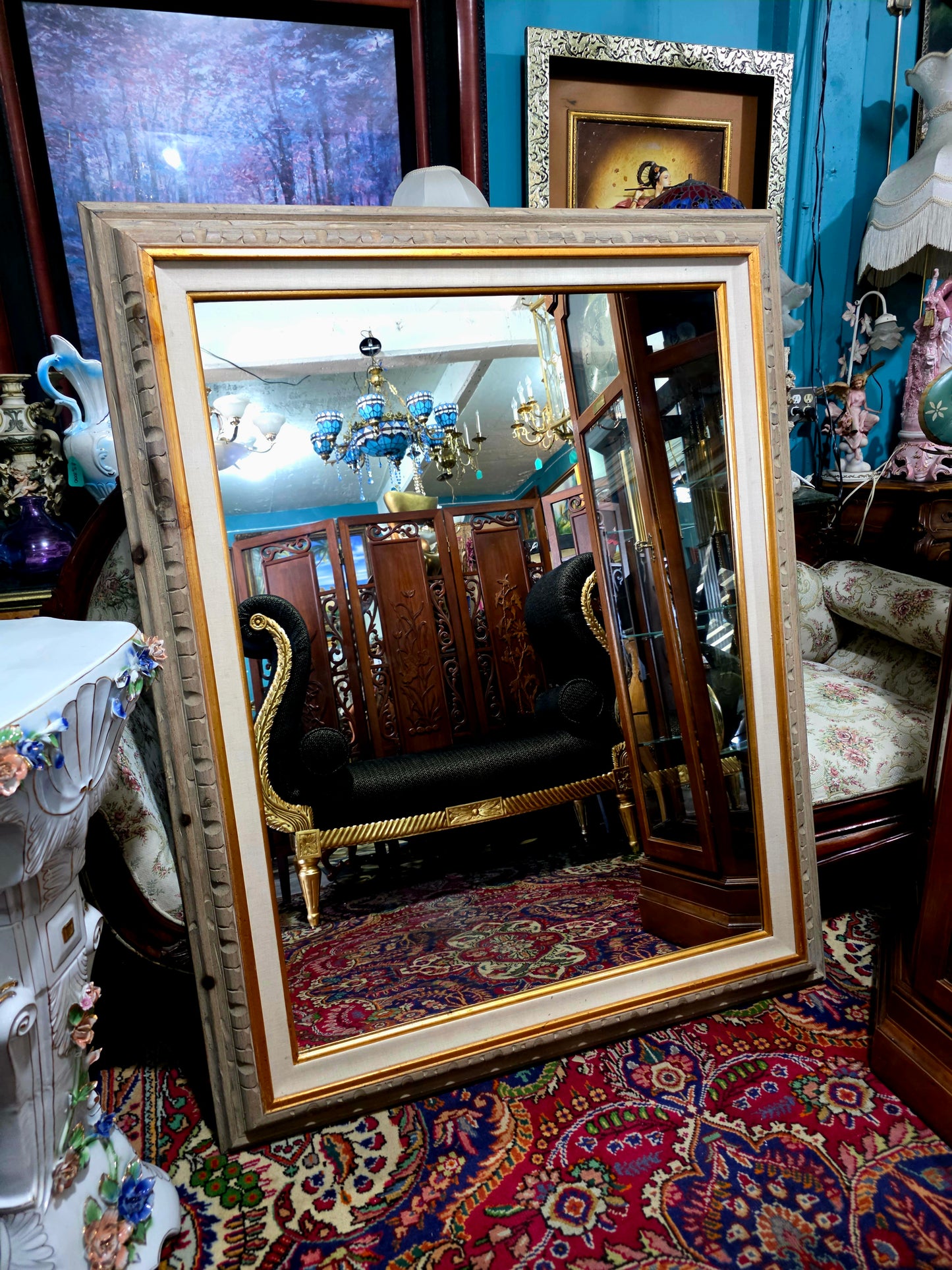 🪞 Mirror with Wooden Frame – Timeless Reflection with Gold Leaf ✨