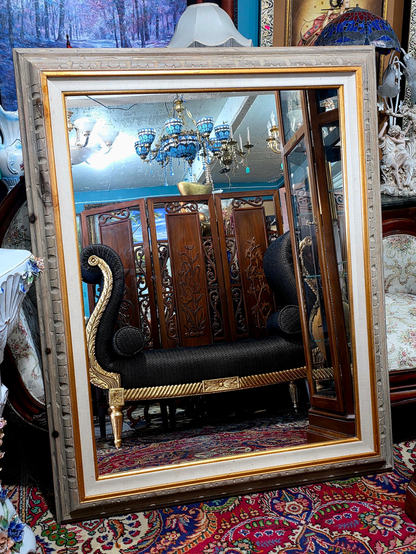 🪞 Mirror with Wooden Frame – Timeless Reflection of Noble Texture ✨