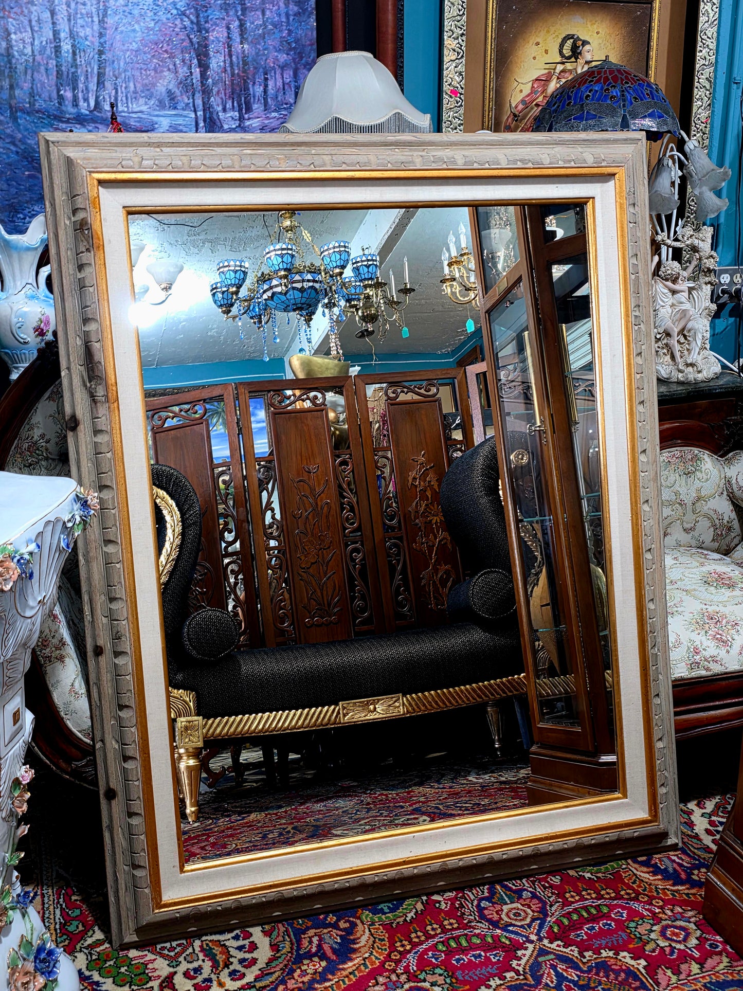 🪞 Mirror with Wooden Frame – Timeless Reflection of Noble Texture ✨