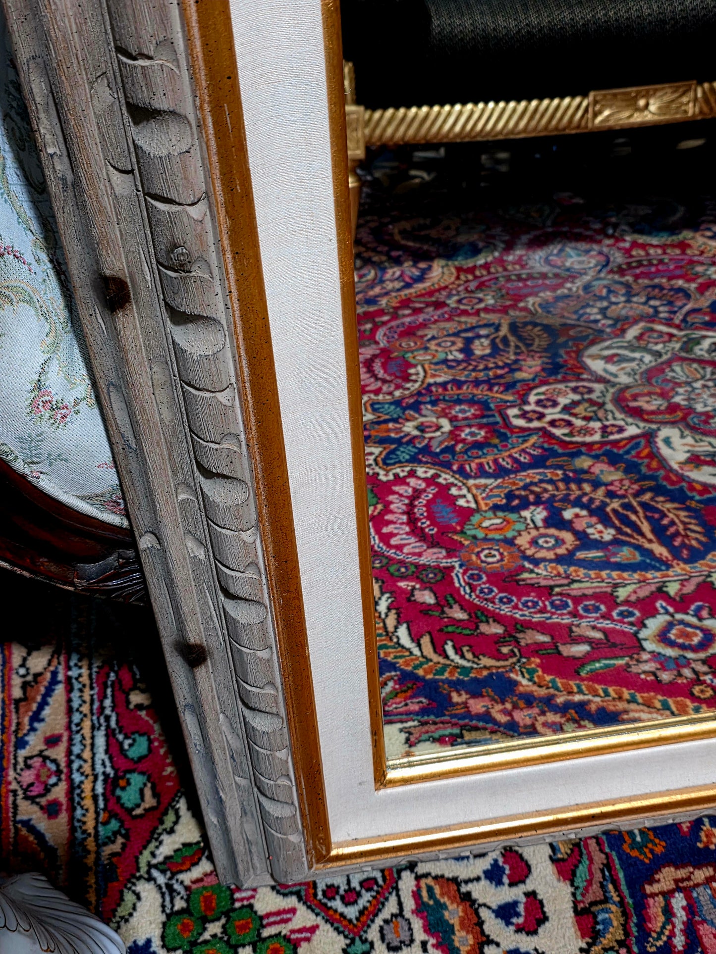 🪞 Mirror with Wooden Frame – Timeless Reflection with Gold Leaf ✨