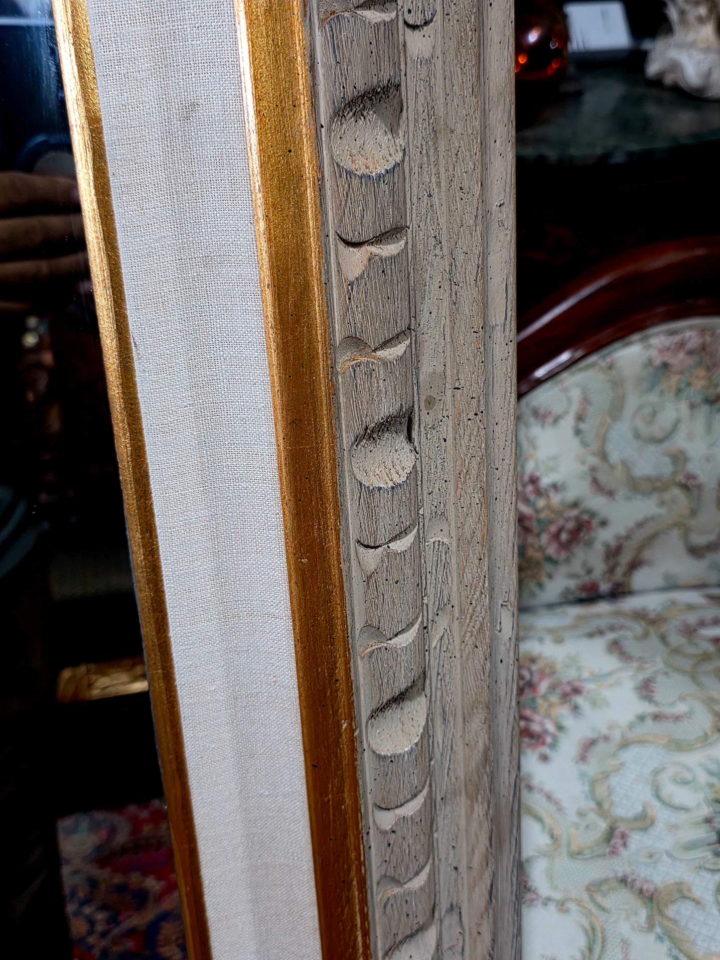 🪞 Mirror with Wooden Frame – Timeless Reflection with Gold Leaf ✨