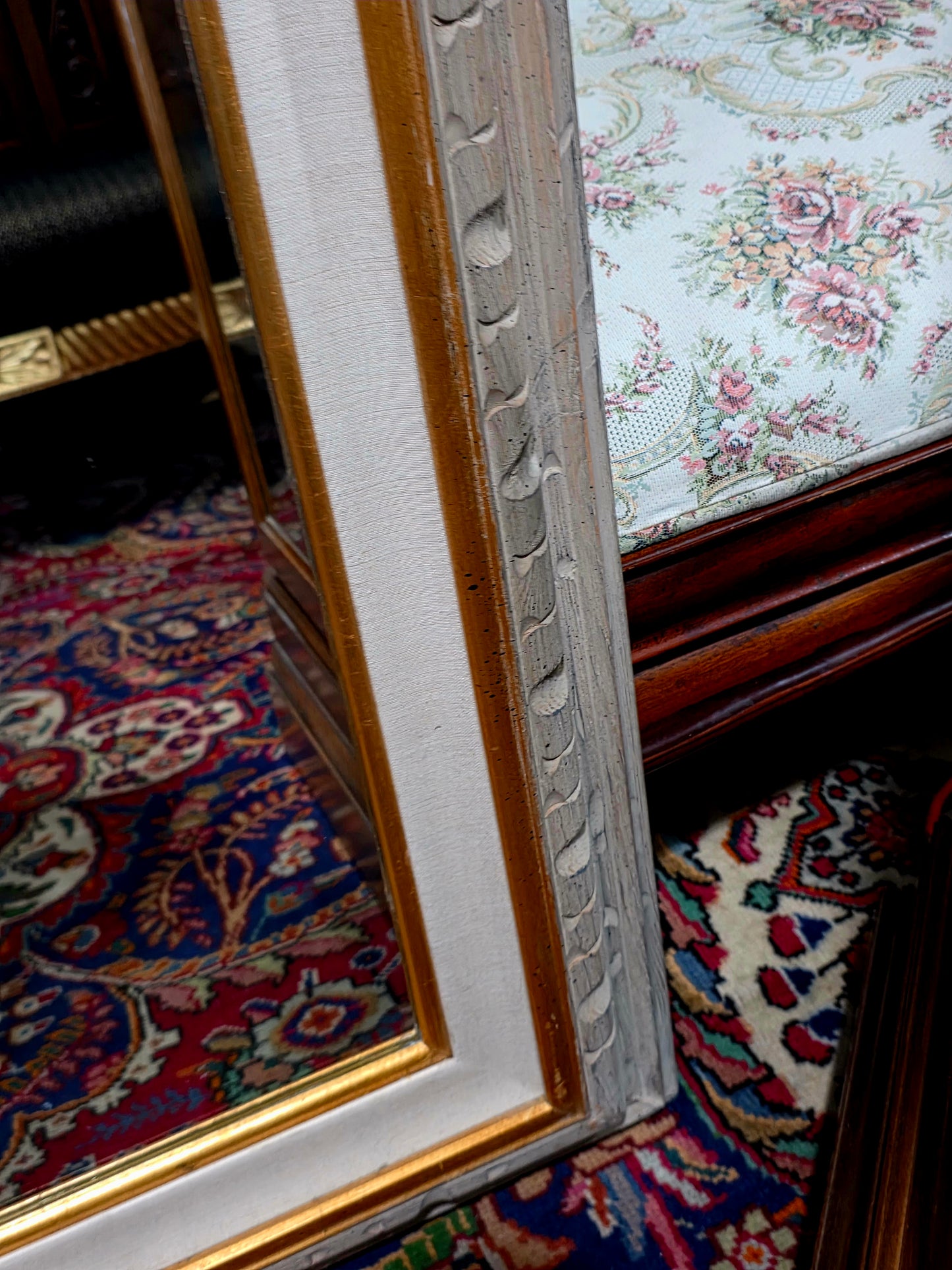 🪞 Mirror with Wooden Frame – Timeless Reflection with Gold Leaf ✨