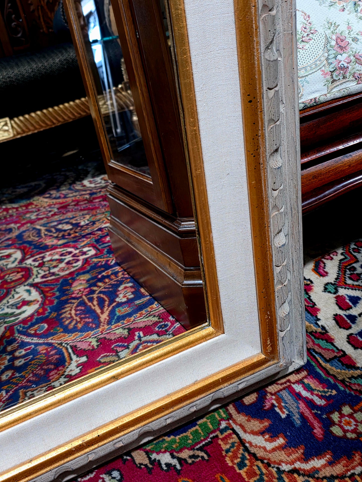 🪞 Mirror with Wooden Frame – Timeless Reflection with Gold Leaf ✨