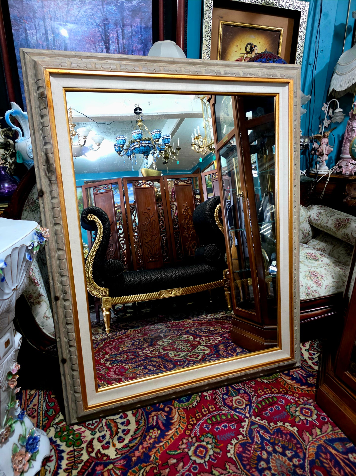 🪞 Mirror with Wooden Frame – Timeless Reflection with Gold Leaf ✨
