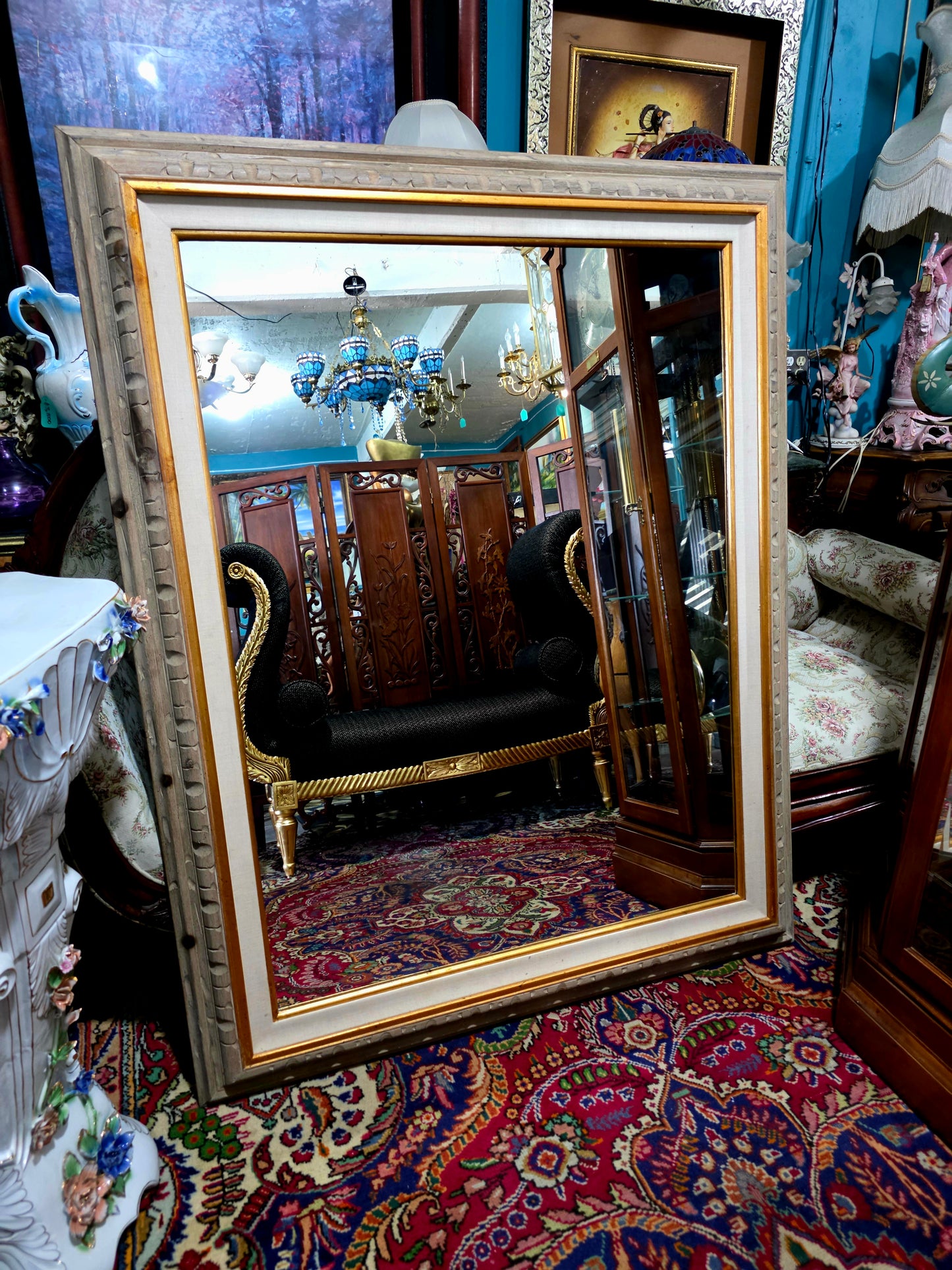 🪞 Mirror with Wooden Frame – Timeless Reflection with Gold Leaf ✨