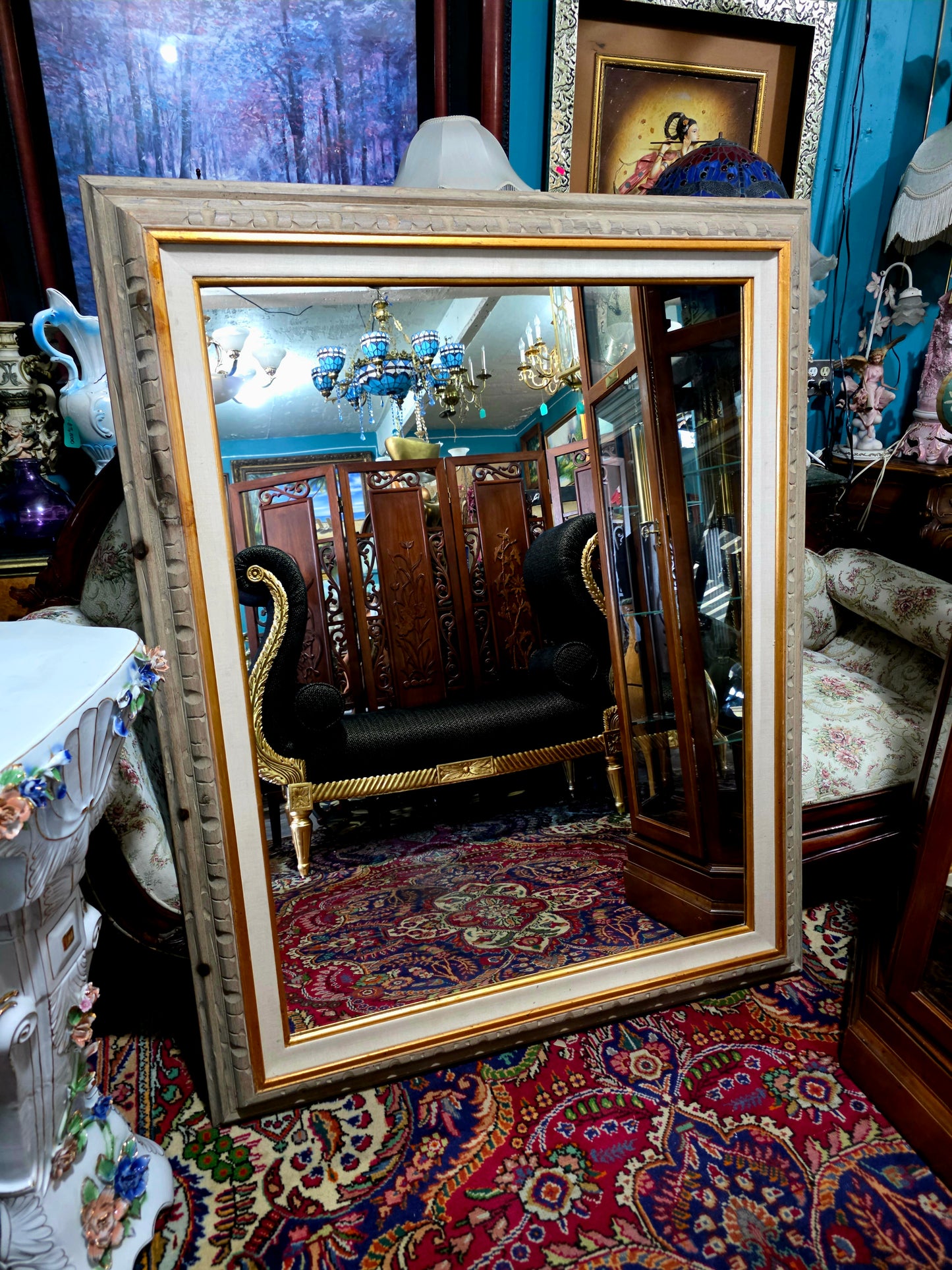 🪞 Mirror with Wooden Frame – Timeless Reflection with Gold Leaf ✨
