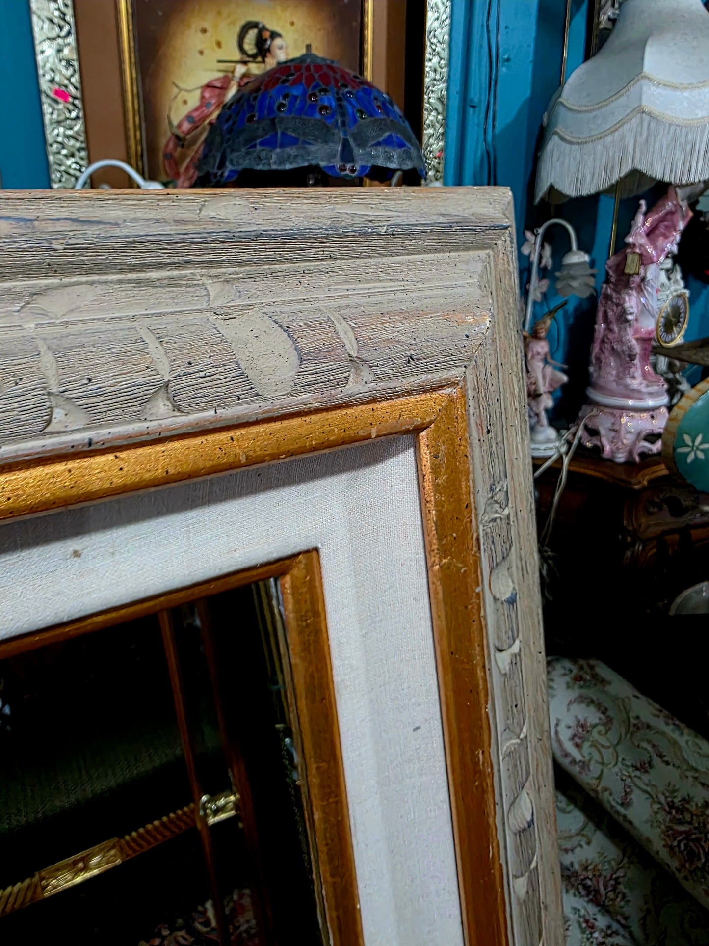 🪞 Mirror with Wooden Frame – Timeless Reflection with Gold Leaf ✨