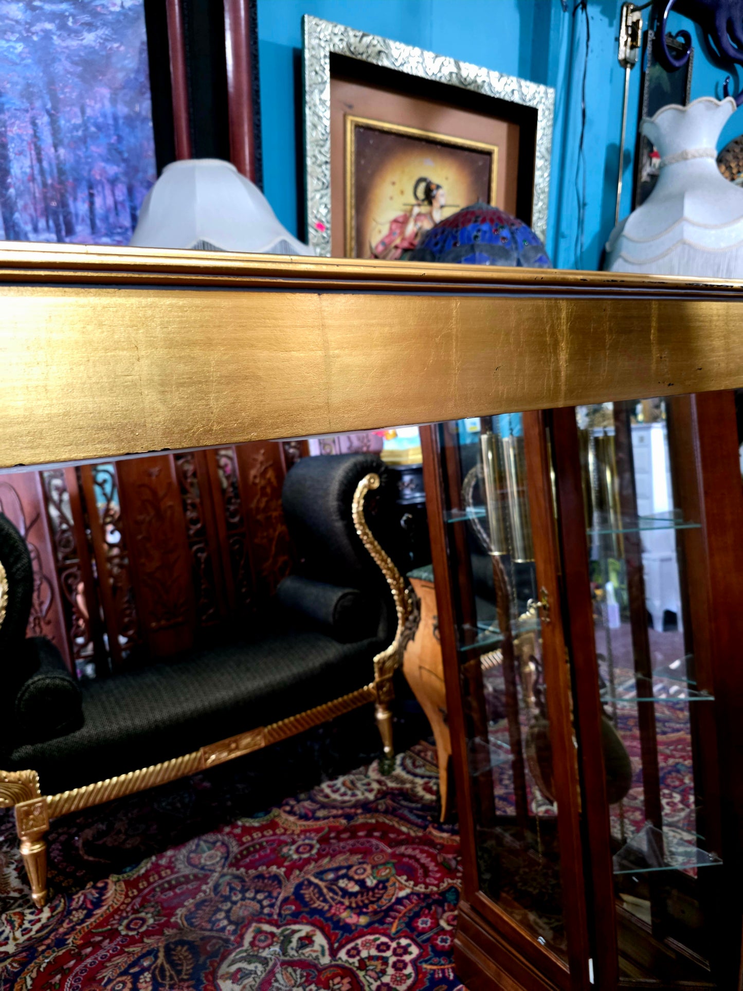 🪞 Mirror with Wooden Frame – Timeless Reflection with Gold Leaf ✨