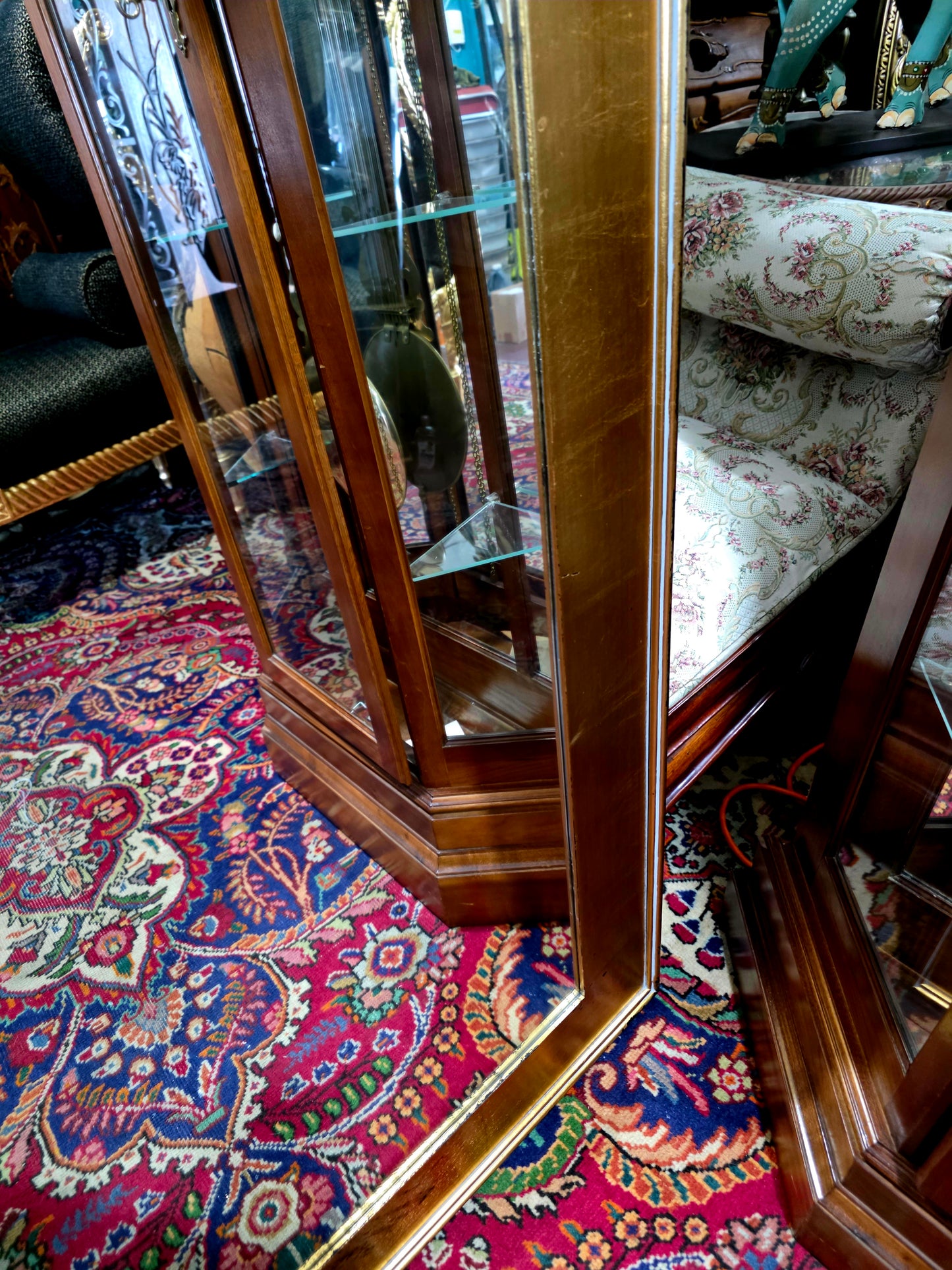 🪞 Mirror with Wooden Frame – Timeless Reflection with Gold Leaf ✨