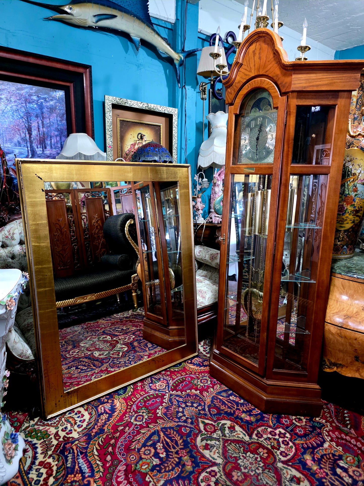 🪞 Mirror with Wooden Frame – Timeless Reflection with Gold Leaf ✨