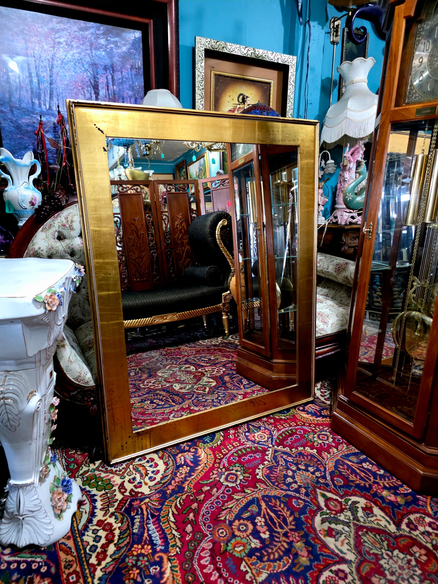 🪞 Mirror with Wooden Frame – Timeless Reflection with Gold Leaf ✨